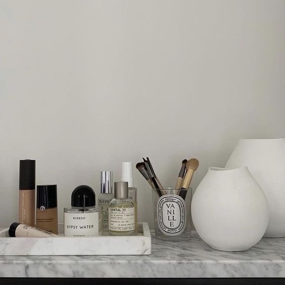 Byredo Gypsy Water Eau De Parfum 100ml, Le Labo Santal 33 Eau De Parfum 50ml 착용 스타일