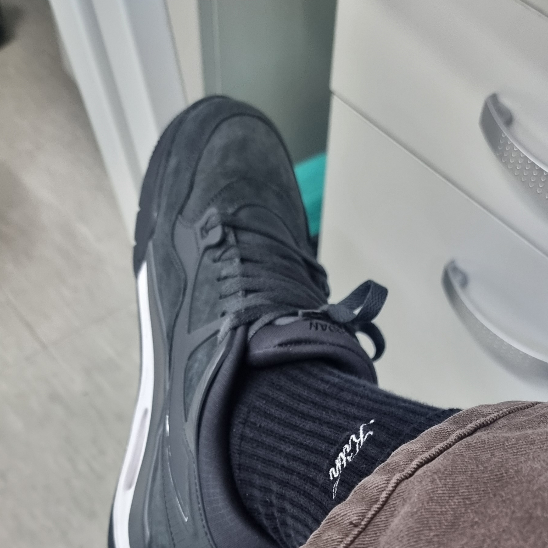 Jordan 4 x Nigel Sylvester RM SP Driveway Grey 착용 스타일