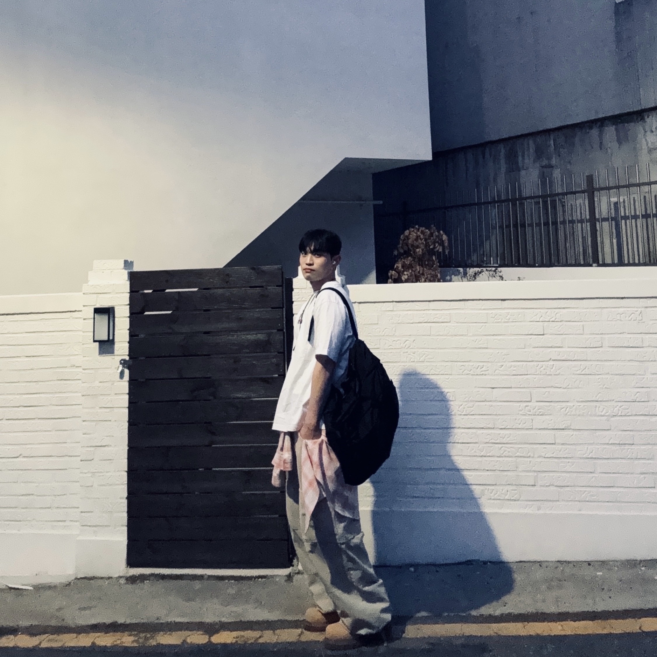 Nonnod Double Knee Cover Pants Vintage Beige, STU Logo Button Check Shirt Red 착용 스타일 - 2