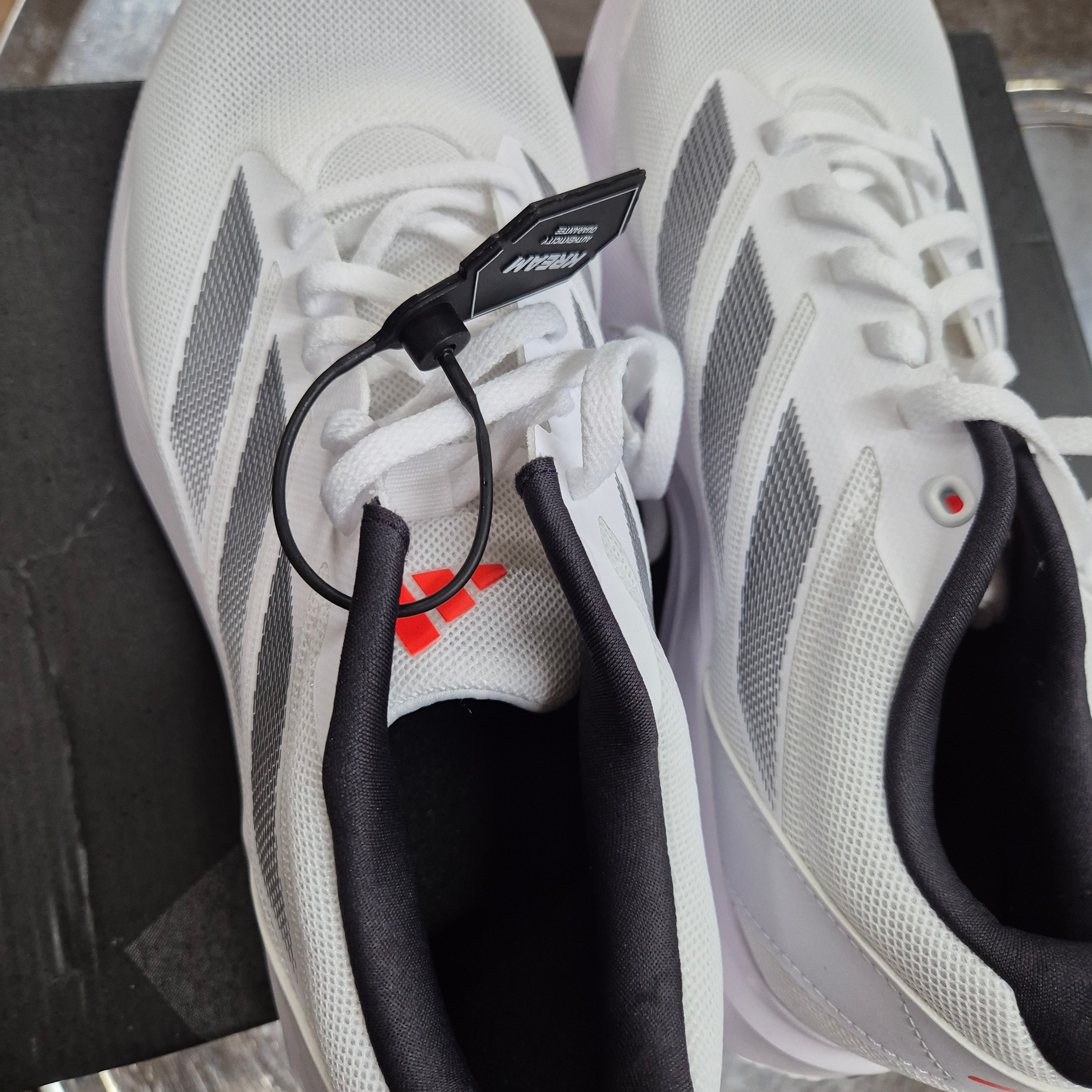 Adidas Duramo RC Cloud White Aurora Metalic 착용 스타일 - 1