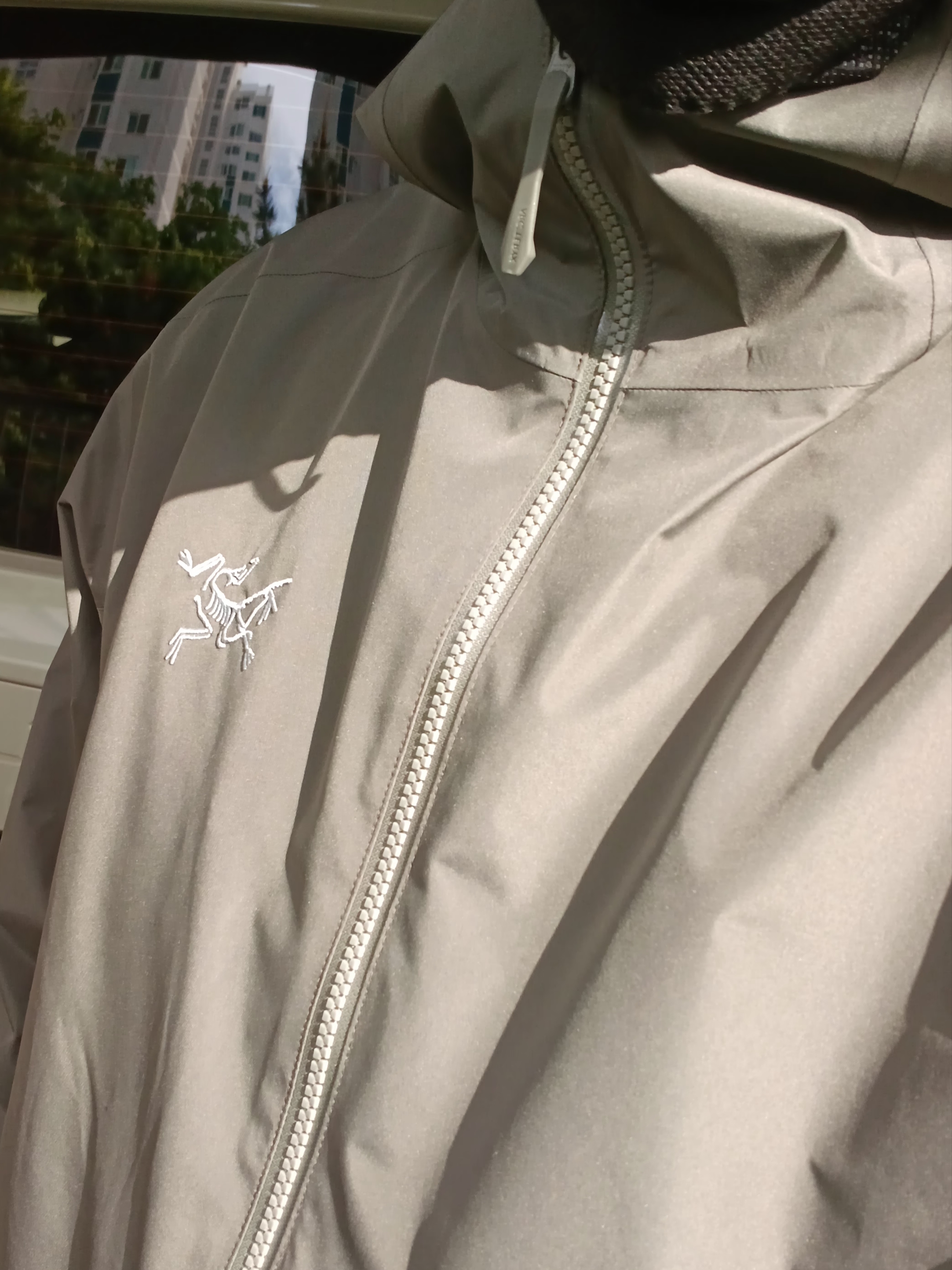 Arc'teryx Solano Hoody Forage, Arc'teryx Bird Word Cap 24K Black 착용 스타일 - 1