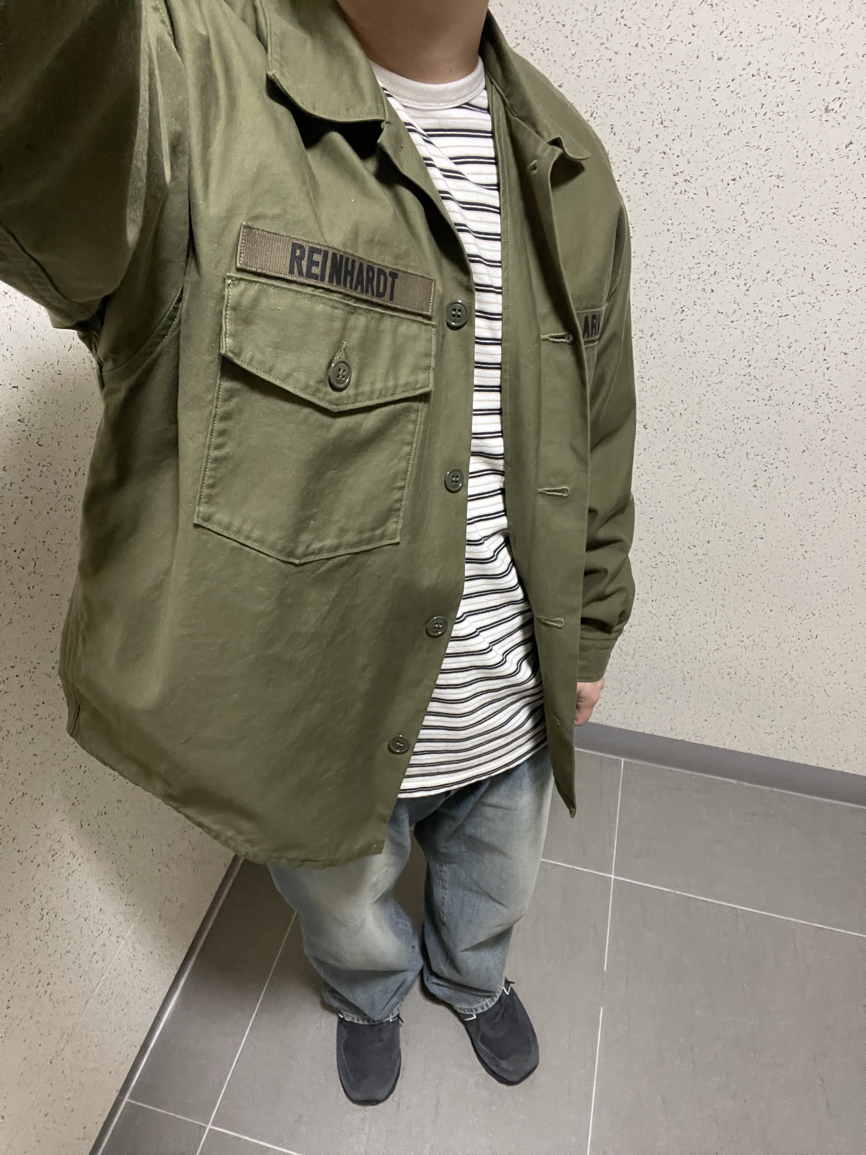 New Balance x Comme des Garcons Junya Watanabe Man 574 Suede Grey Off White, Marka Utility Shirt Olive 착용 스타일 - 2