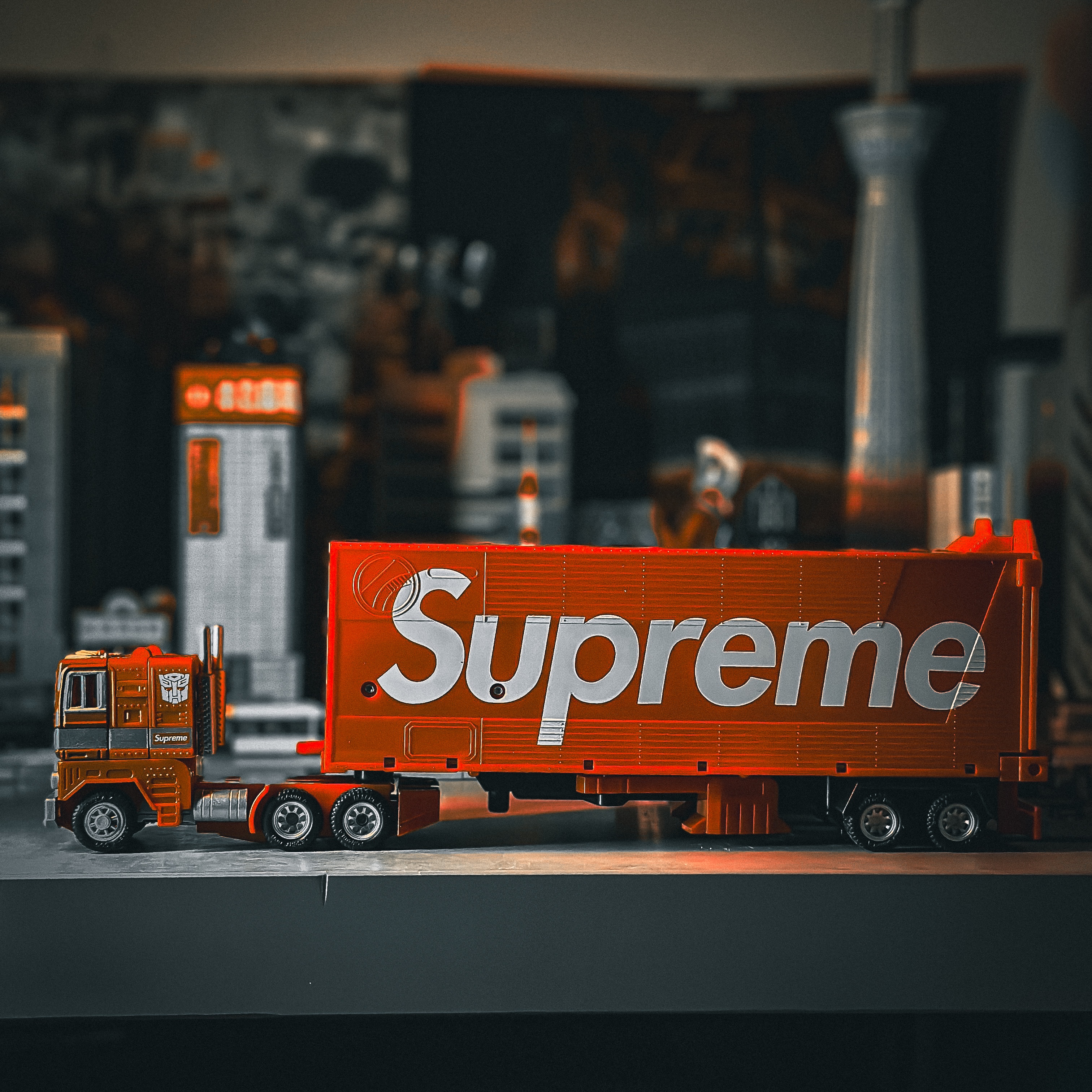 Supreme x Transformers G1 Optimus Prime Figure Red - 25SS 착용 스타일 - 2