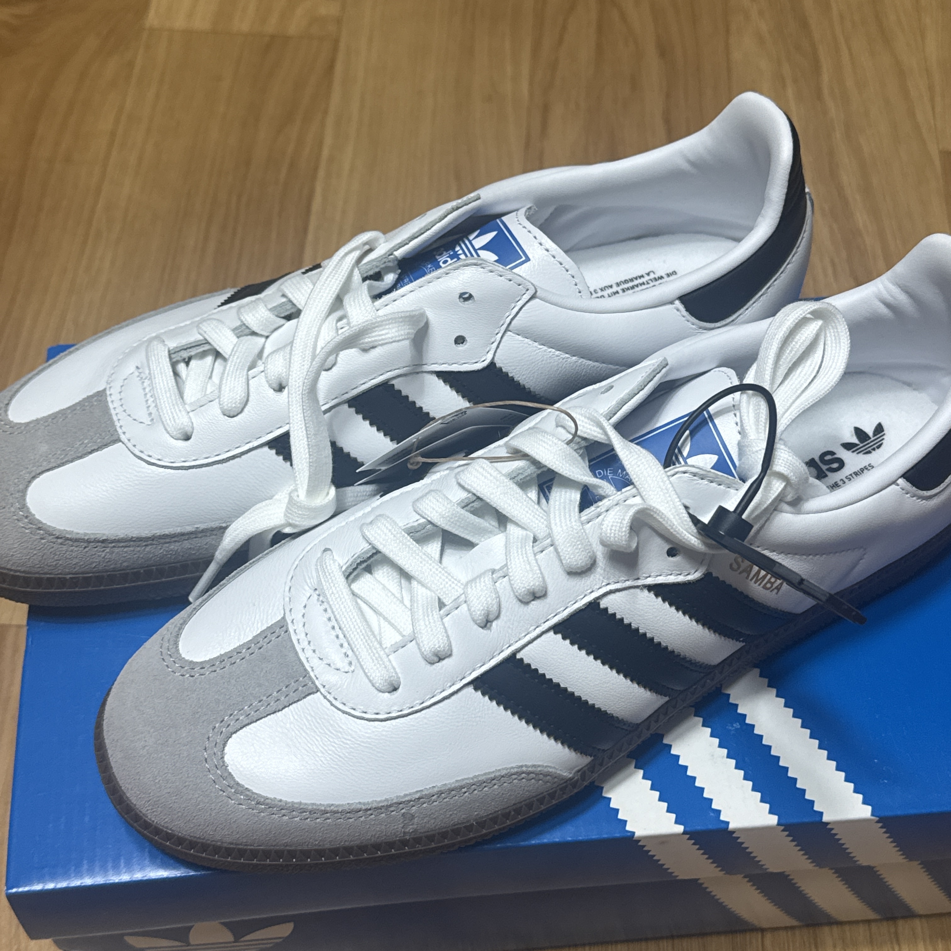 Adidas Samba OG Cloud White 착용 스타일 - 1