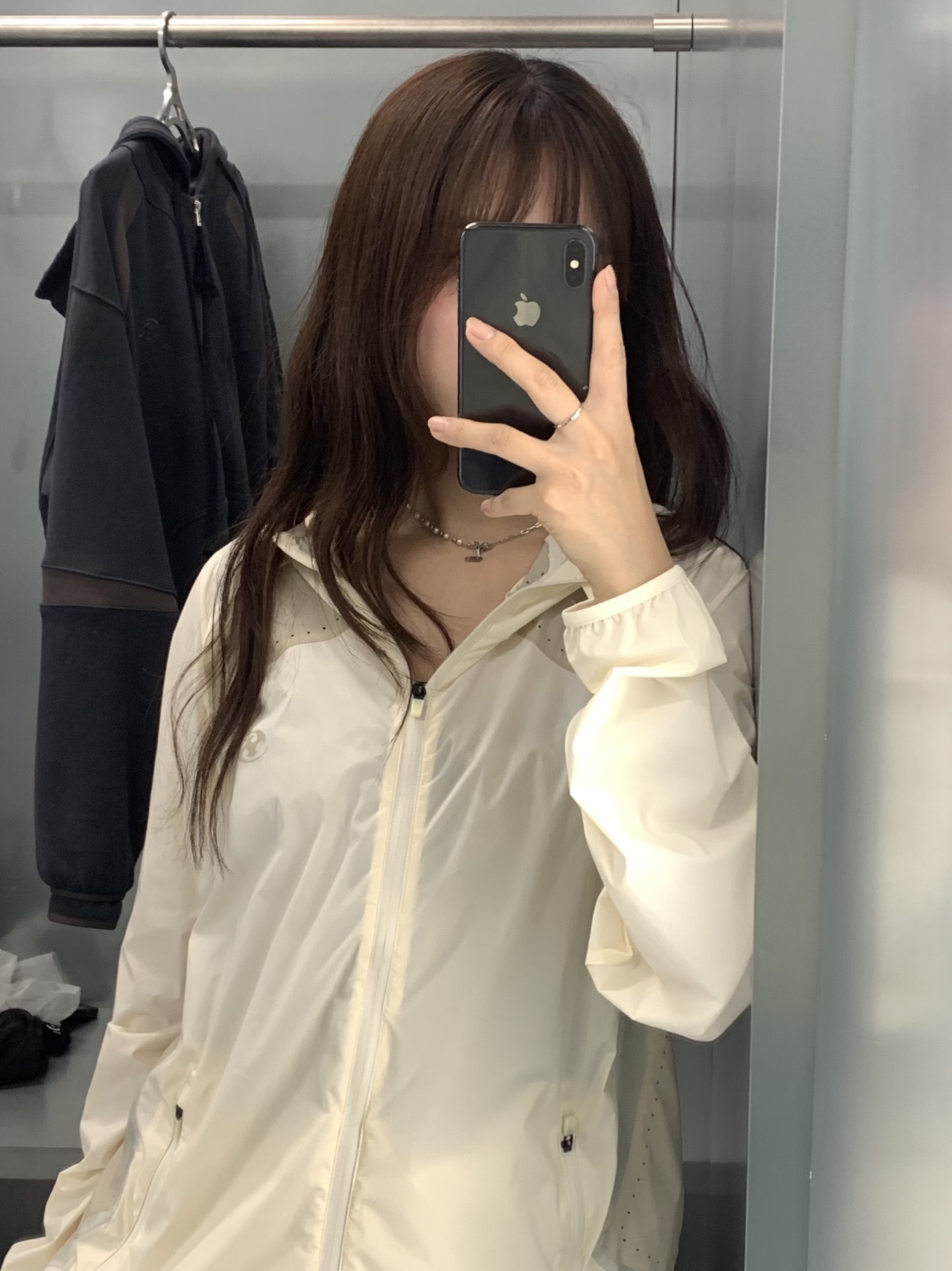 Sansan Gear Running Jacket Ivory 착용 스타일 - 1
