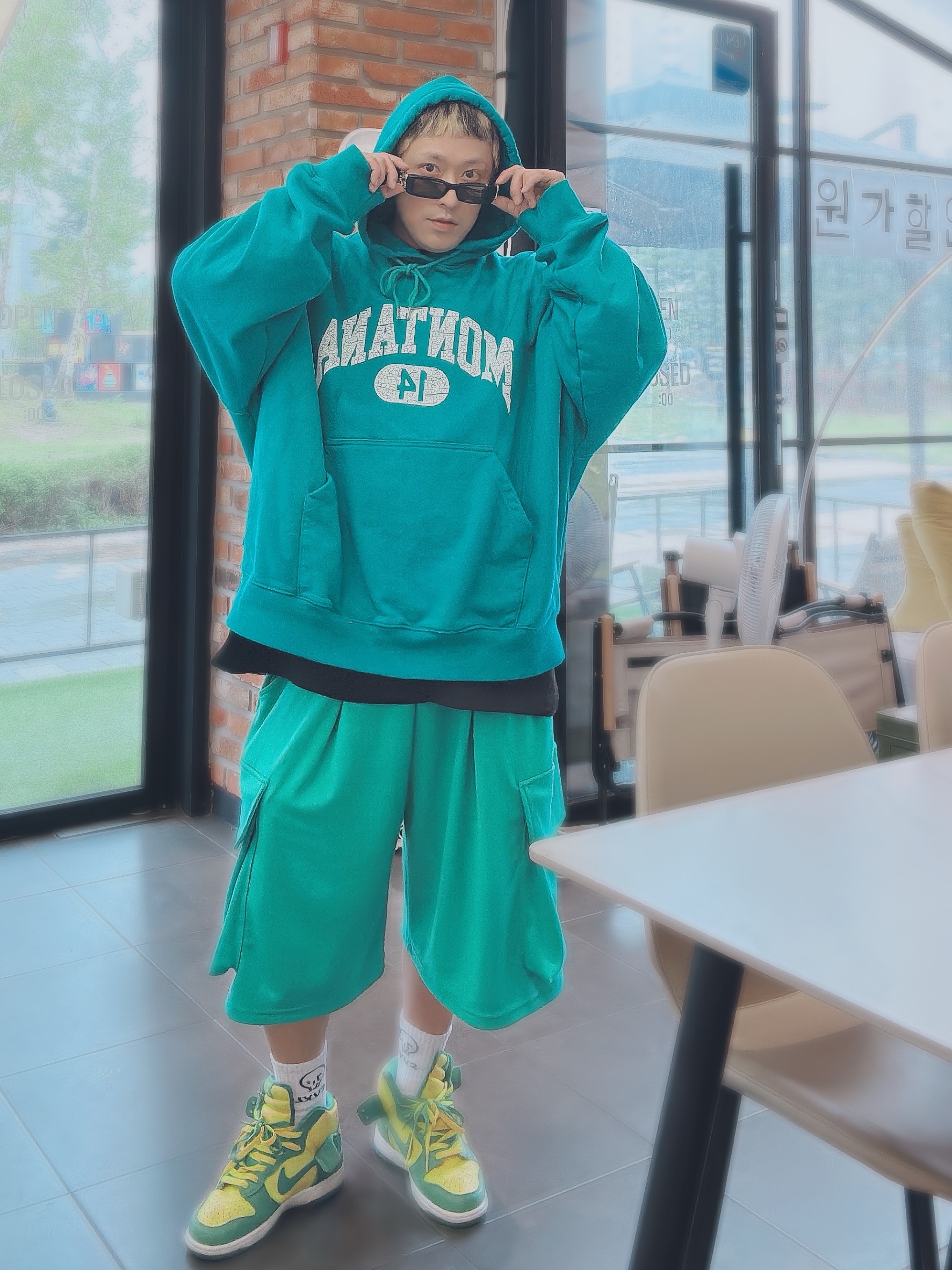 Nike x Supreme SB Dunk High OG QS By Any Means Varsity Maize Pine Green, Louis Vuitton LV Blooming Pendant Gold 착용 스타일 - 2