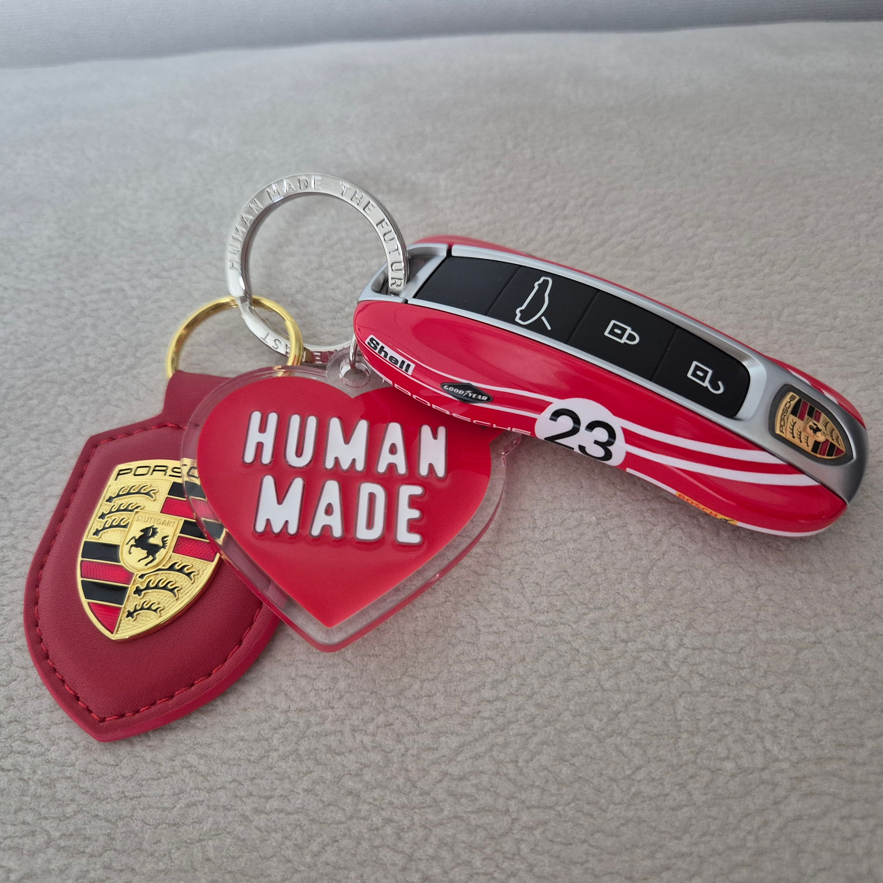 Human Made Heart Keyring Red 착용 스타일