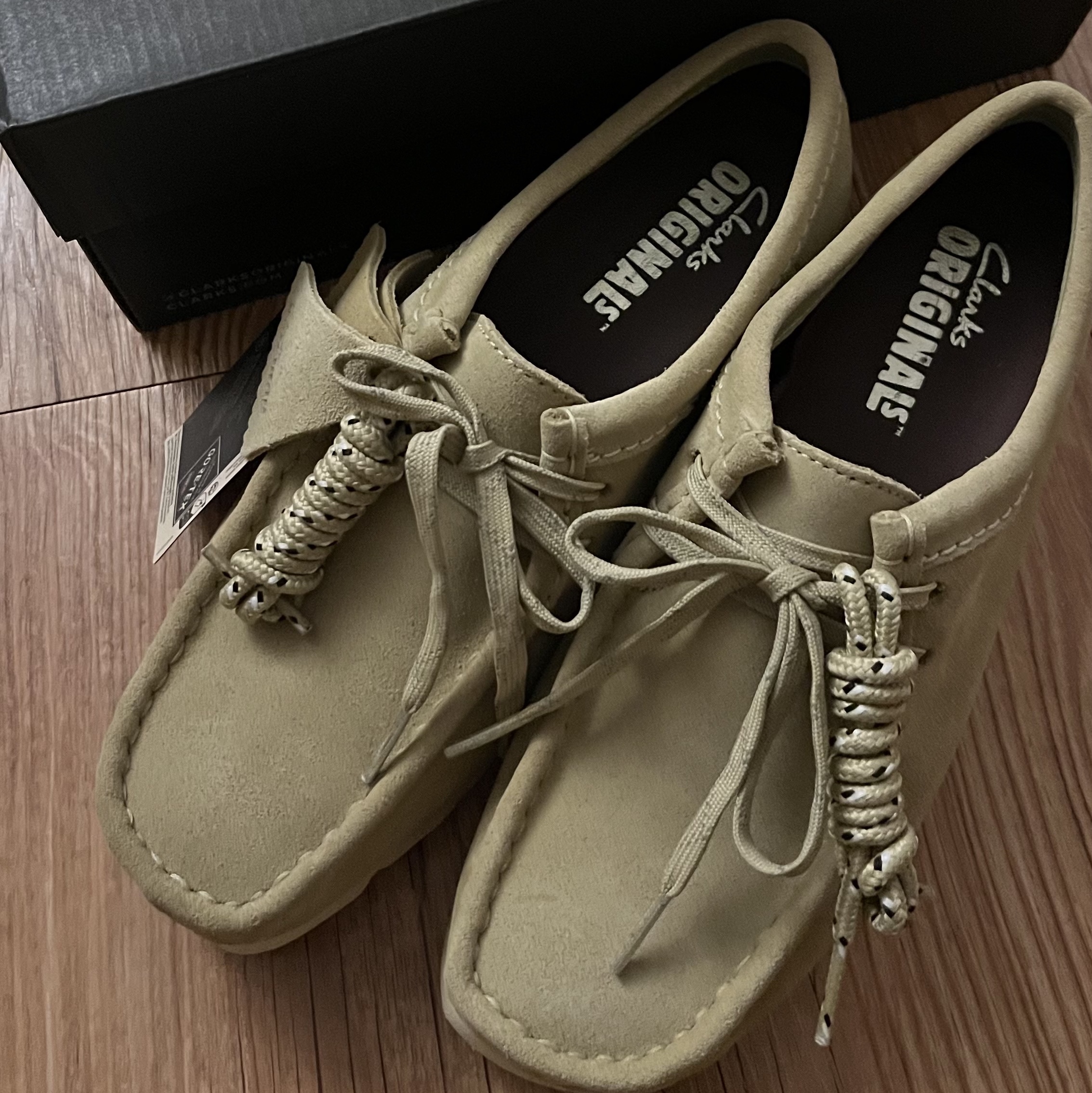 (W) Clarks Wallabee GTX Maple Suede 착용 스타일