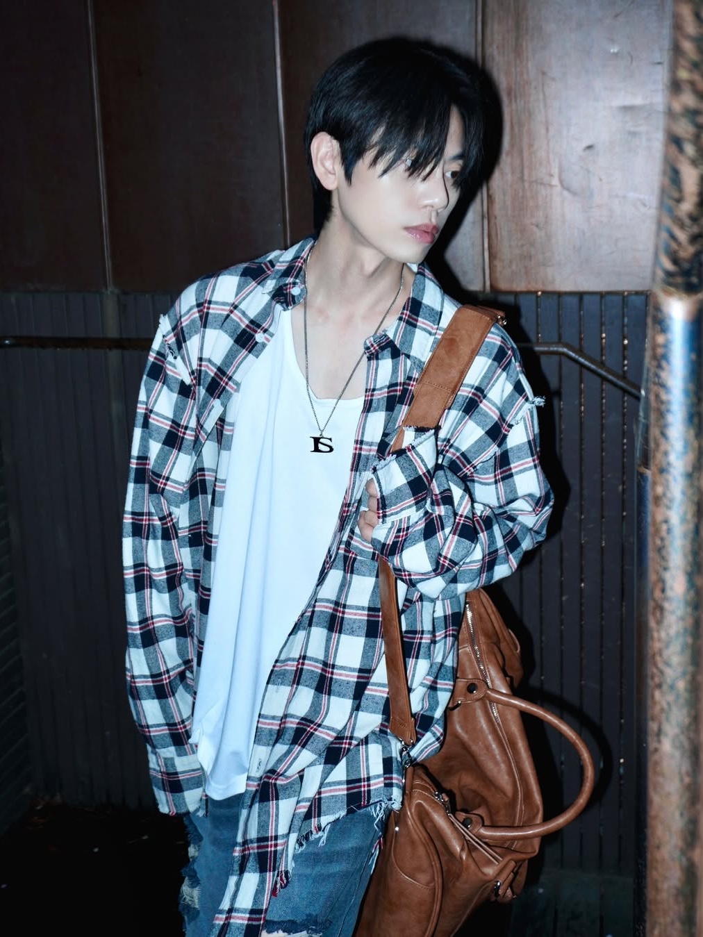 GRAILZ Distressed Check Shirts Ivory 착용 스타일 - 2
