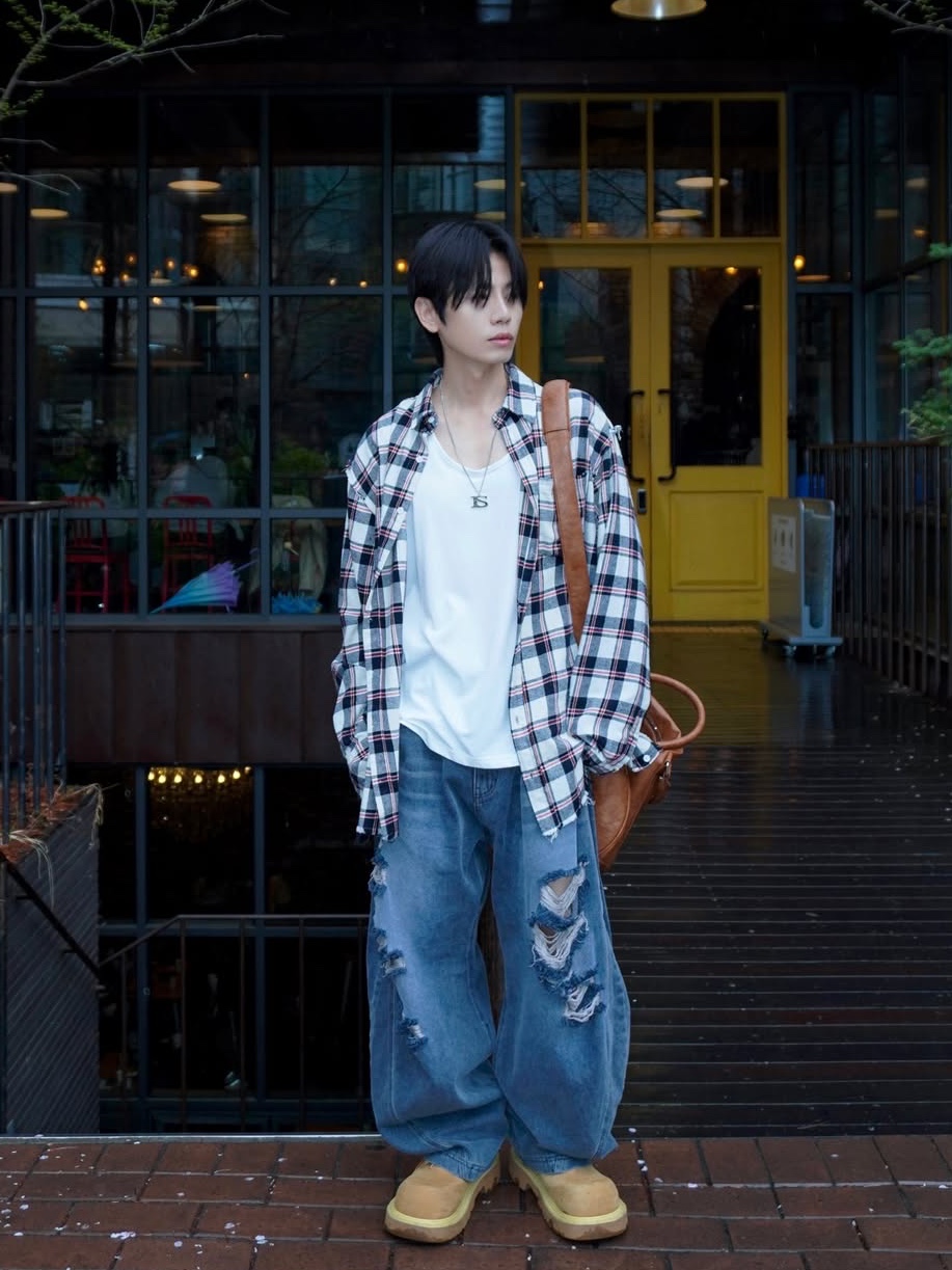 GRAILZ Distressed Check Shirts Ivory 착용 스타일 - 1