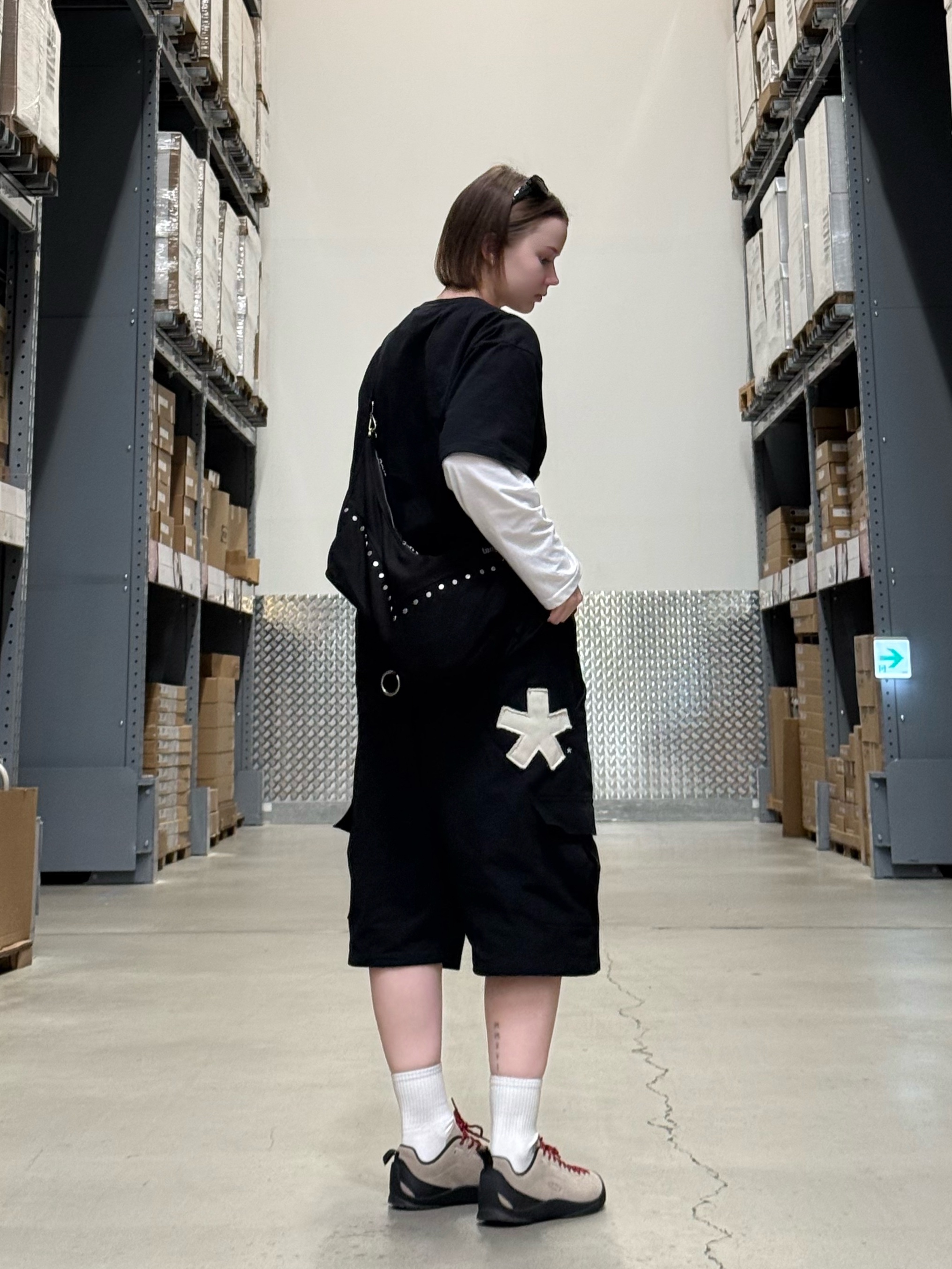 BAPE Hexagram College T-Shirt Black, (W) Keen Jasper Suede Sneakers Silver Mink 착용 스타일 - 3