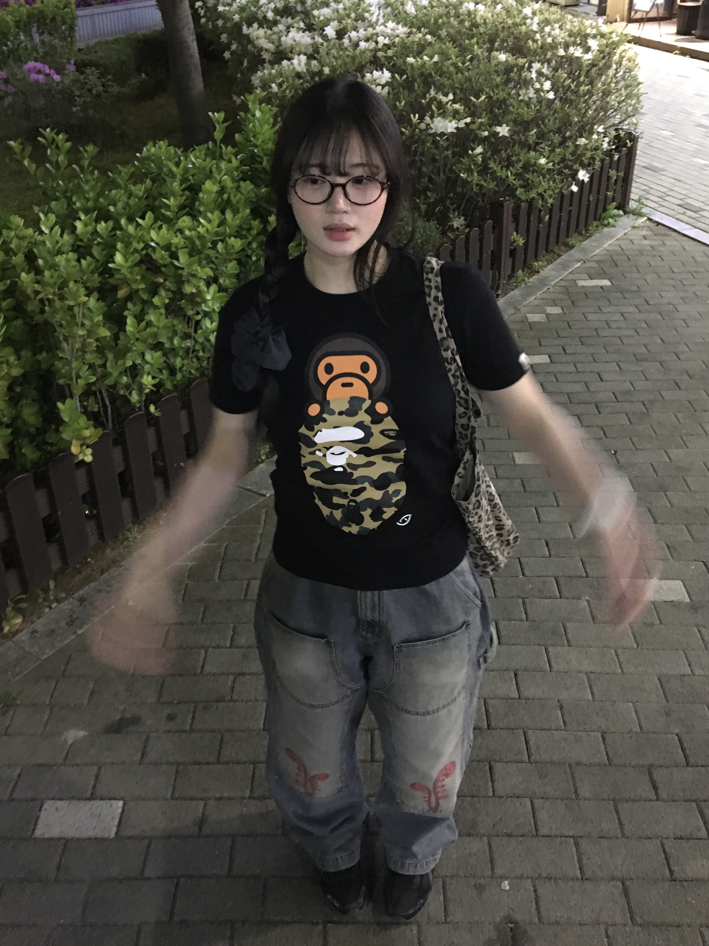 Karactor Ptery Double Knee Pants Washed blue, (W) BAPE 1st Camo Milo on Ape Head T-Shirt Black Yellow 착용 스타일 - 2