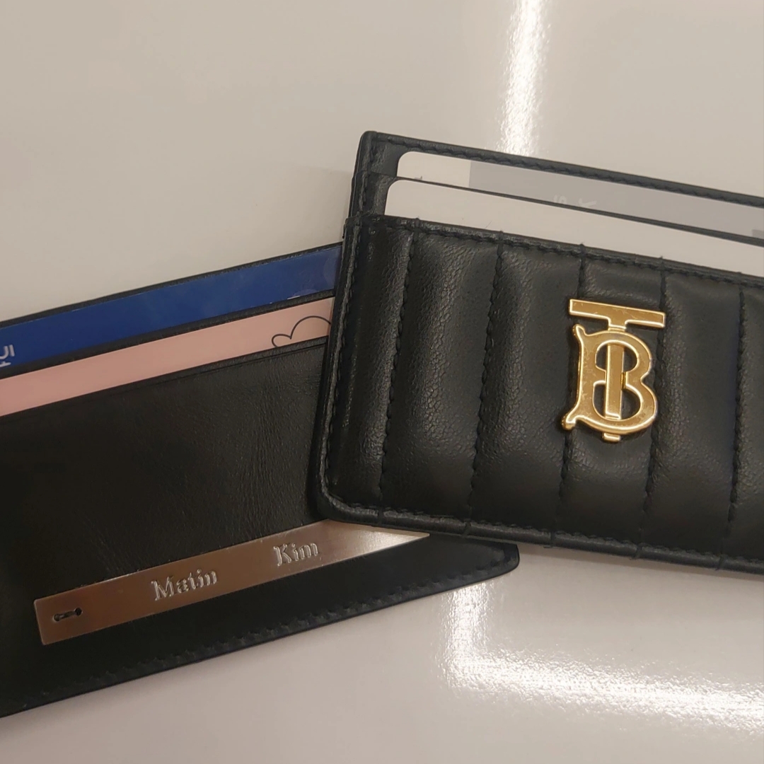 Matin Kim Vintage Card Wallet Black, Burberry Quilted Leather Lola Card Case Black Light Gold 착용 스타일