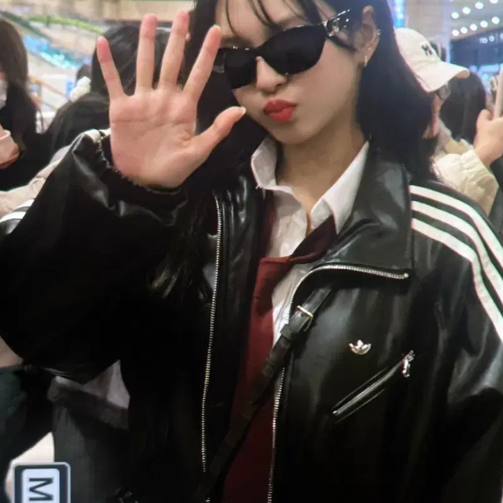 (W) Adidas Sports PUL Jacket Black Cloud White - KR Sizing, (W) Adidas Adilenium Season 3 Vintage Faux Leather Jacket Black - KR Sizing 착용 스타일 - 5