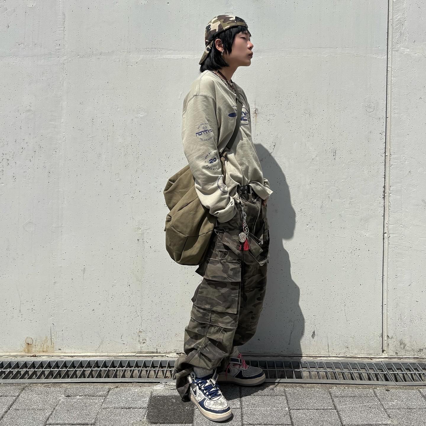 Nike Air Force 1 Mid '07 Pearl White, Wapworks Herringbone Belted Cargo Pants Camo 착용 스타일 - 2