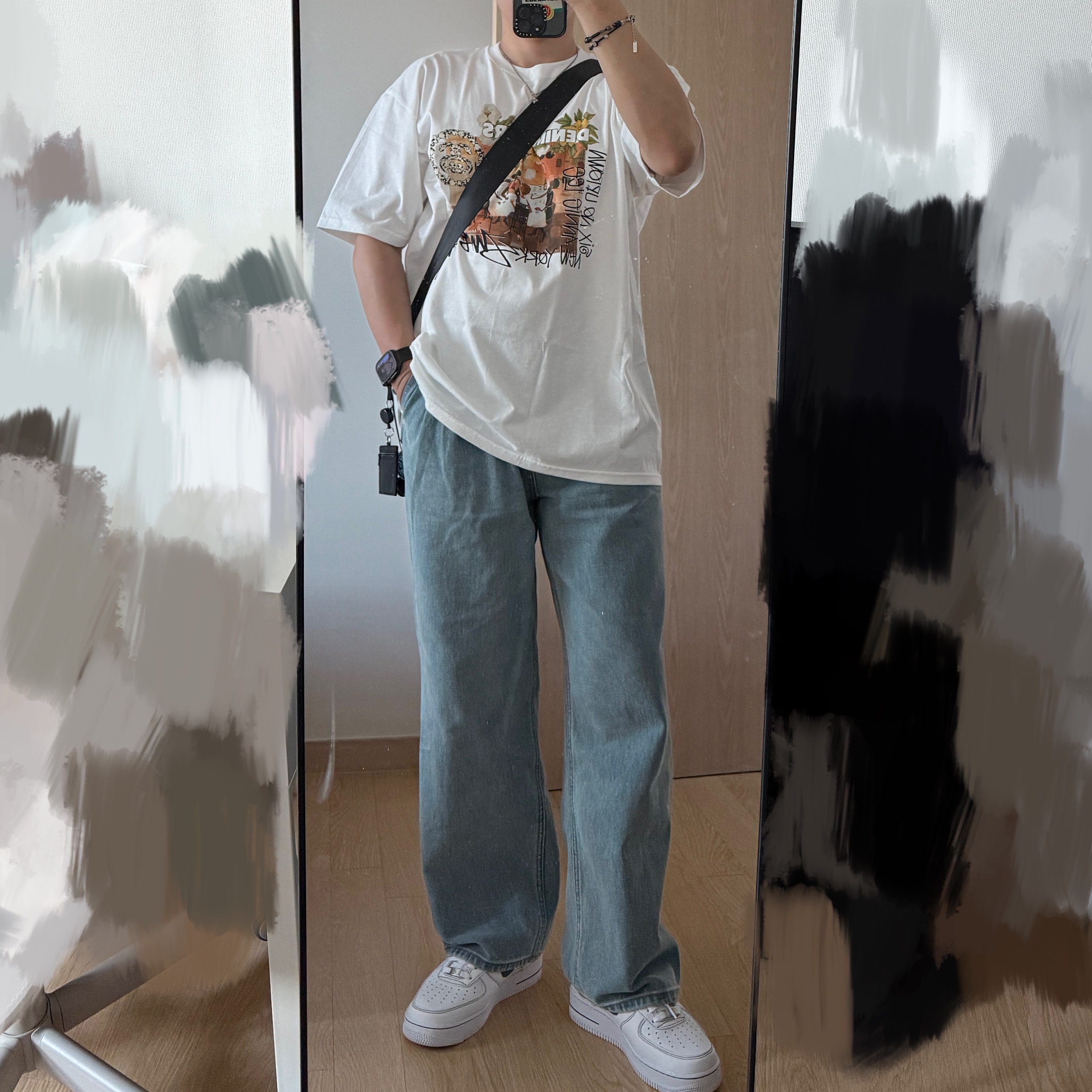 Stussy x Denim Tears Annie Lee T-Shirt White, Nike Air Force 1 '07 LV8 White Deep Royal Blue 착용 스타일