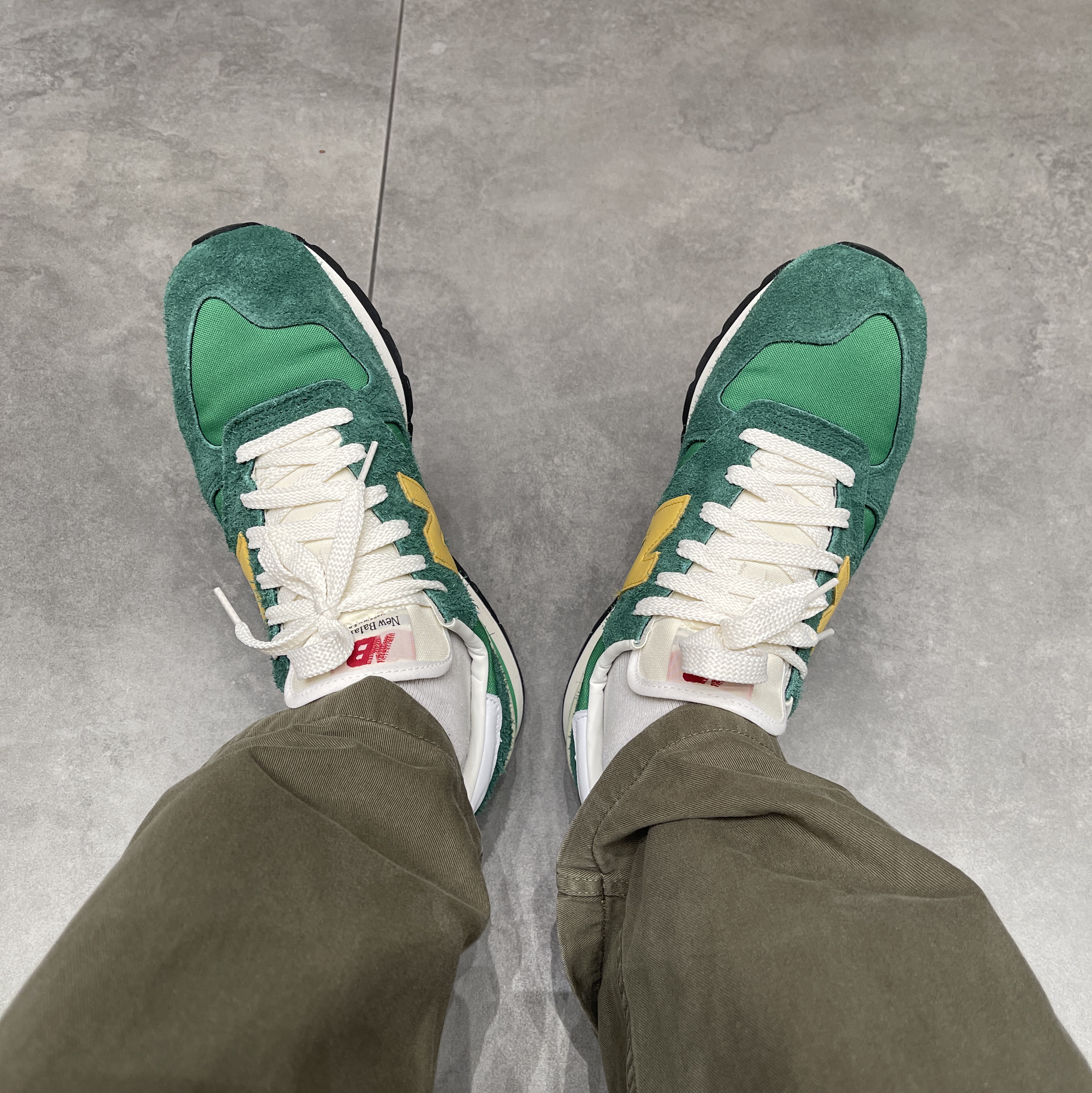 New Balance 990v1 Made in USA Green Gold 착용 스타일