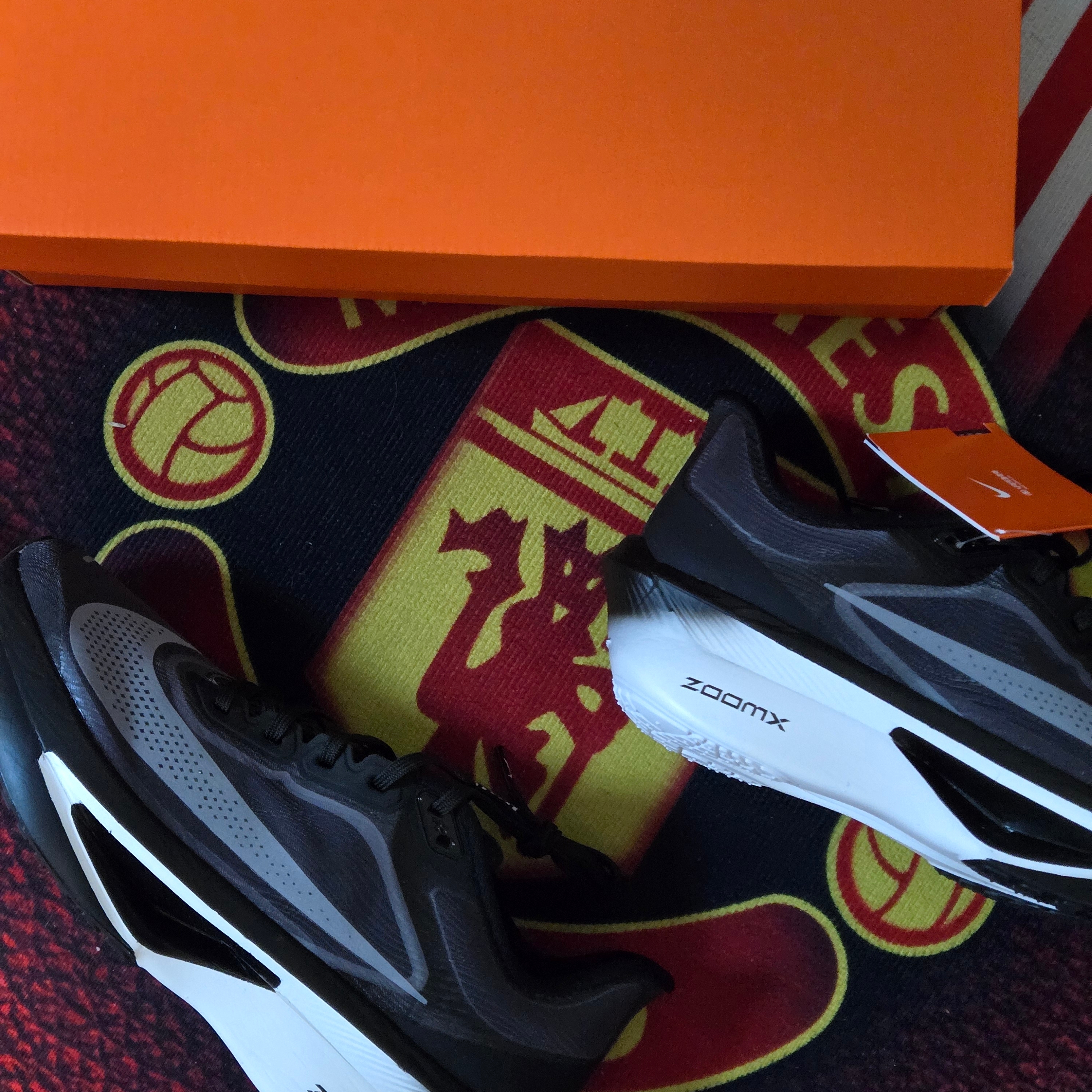(W) Nike Zoom Fly 6 Black Light Smoke Grey 착용 스타일
