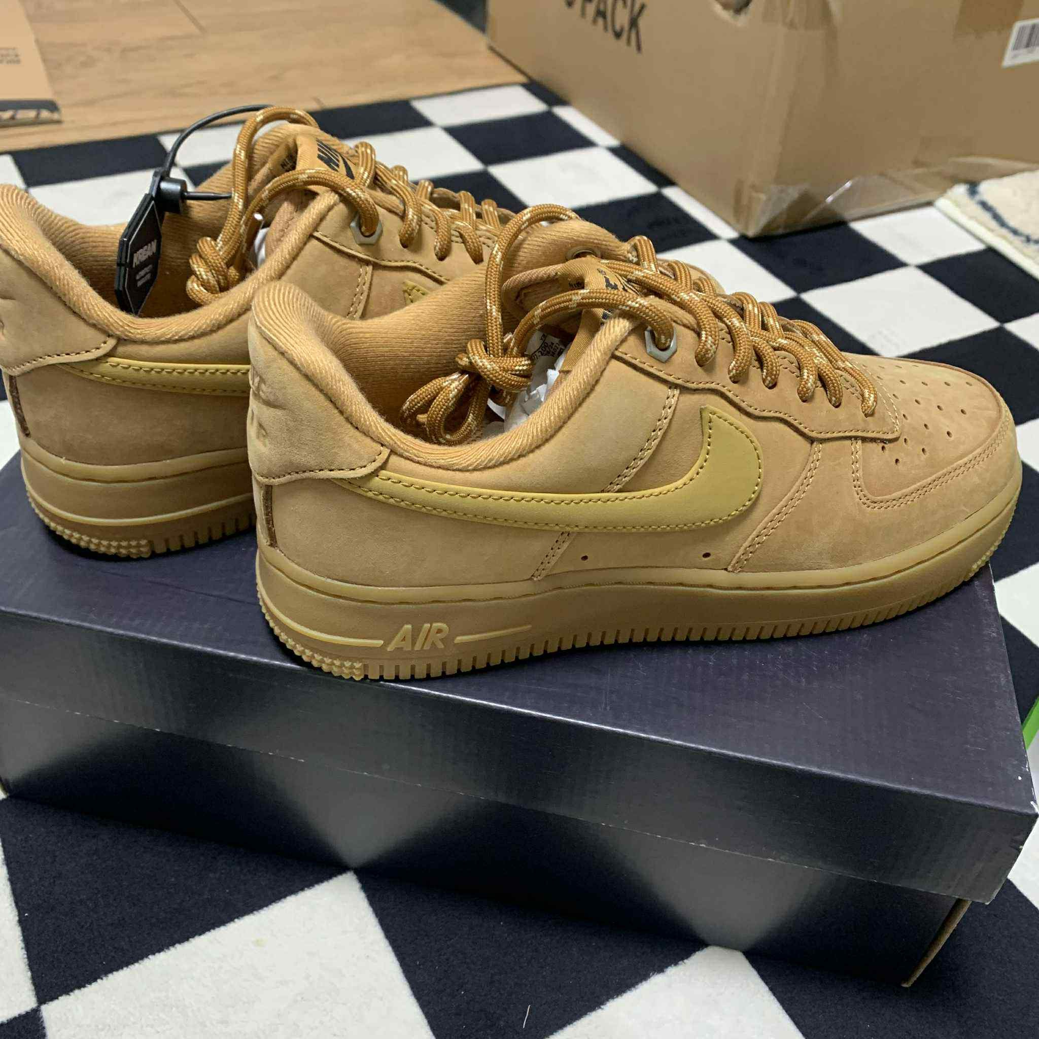 (W) Nike Air Force 1 '07 WB Flax Wheat 착용 스타일
