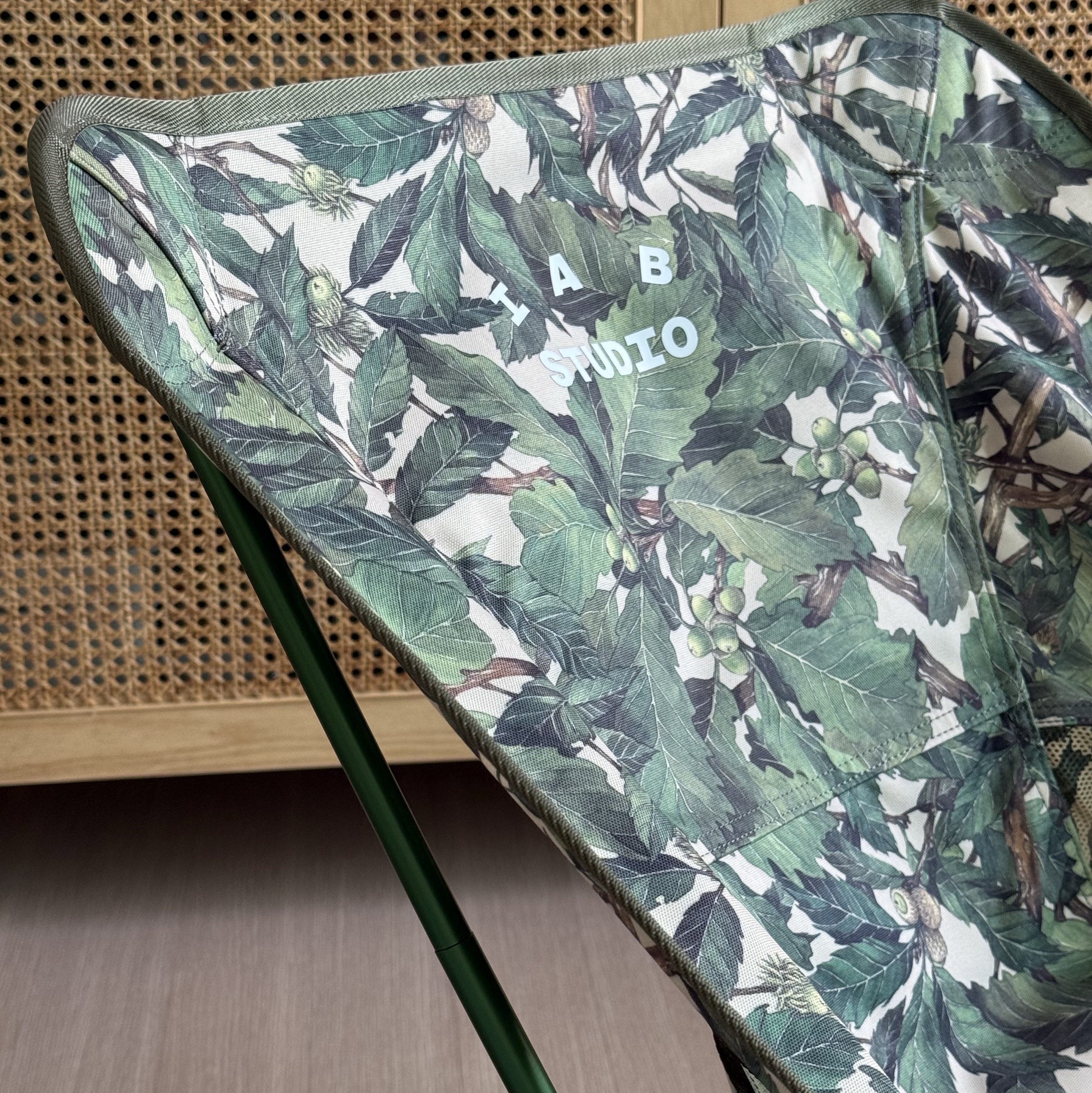 Helinox x IAB Studio Chair One Bukhansan 착용 스타일 - 4