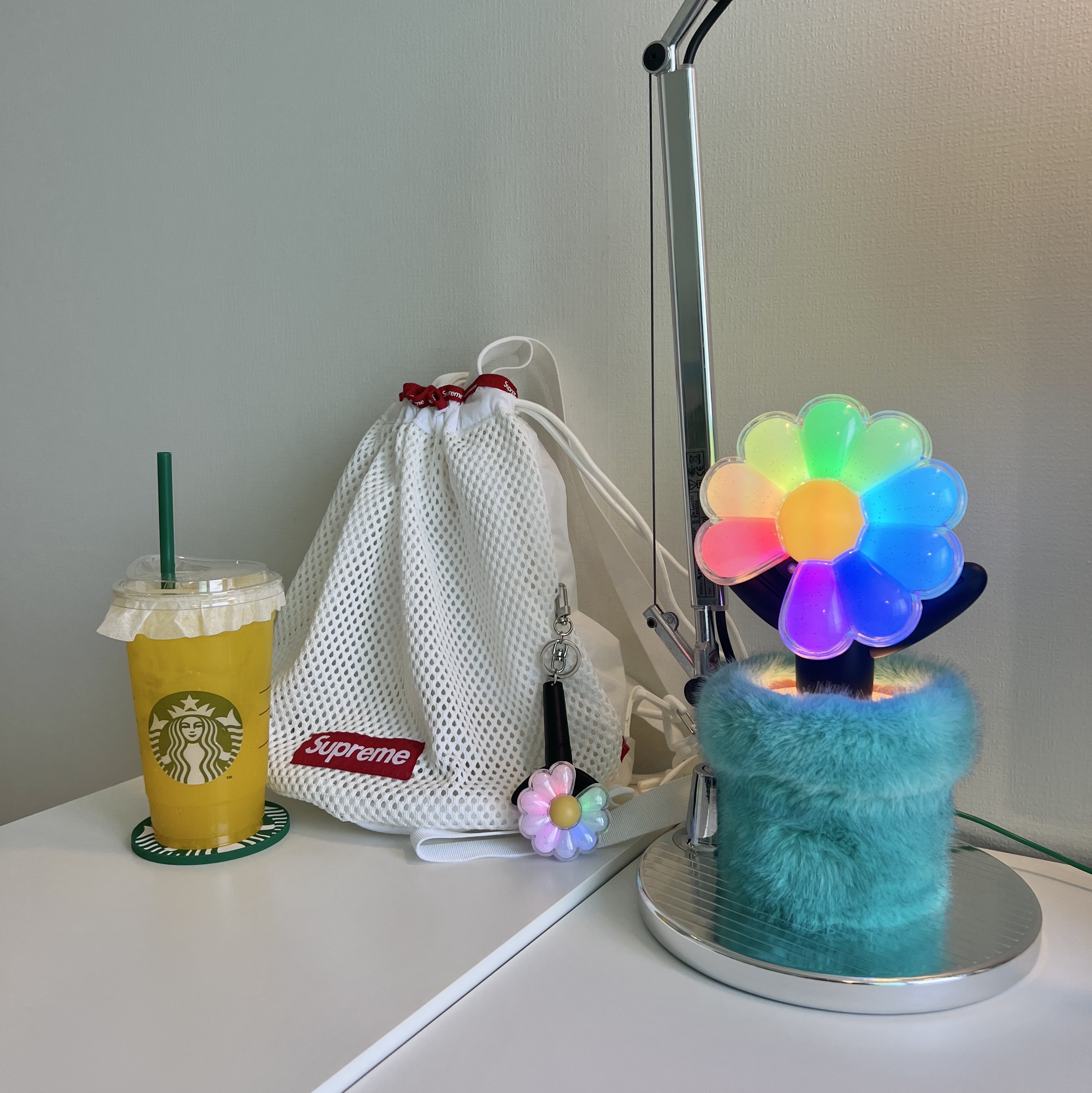 G-DRAGON Ubermensch Official Light Stick, G-DRAGON Ubermensch Official Light Stick Cradle 착용 스타일