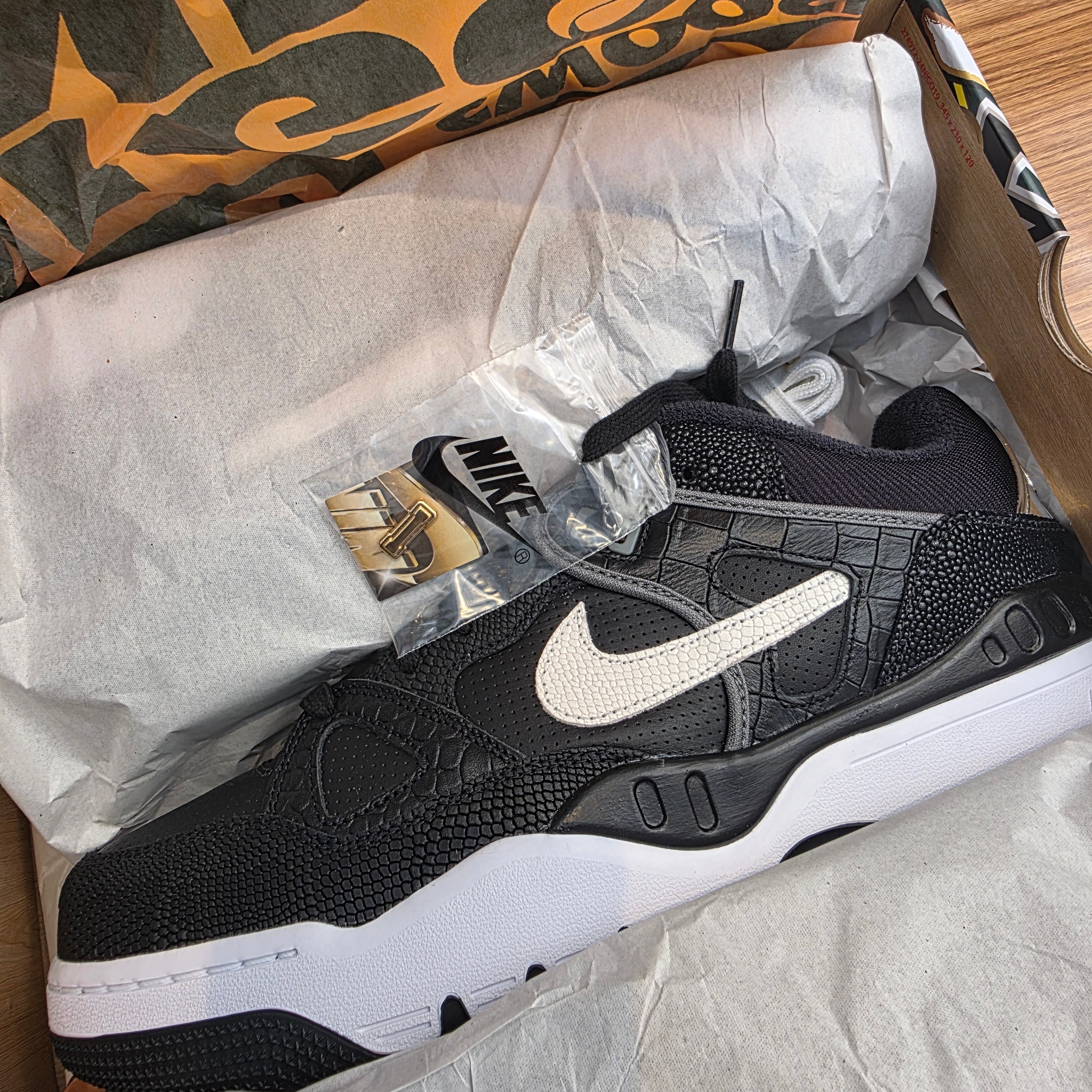 Nike x Nigo Air Force 3 Low SP Black and White 착용 스타일 - 3