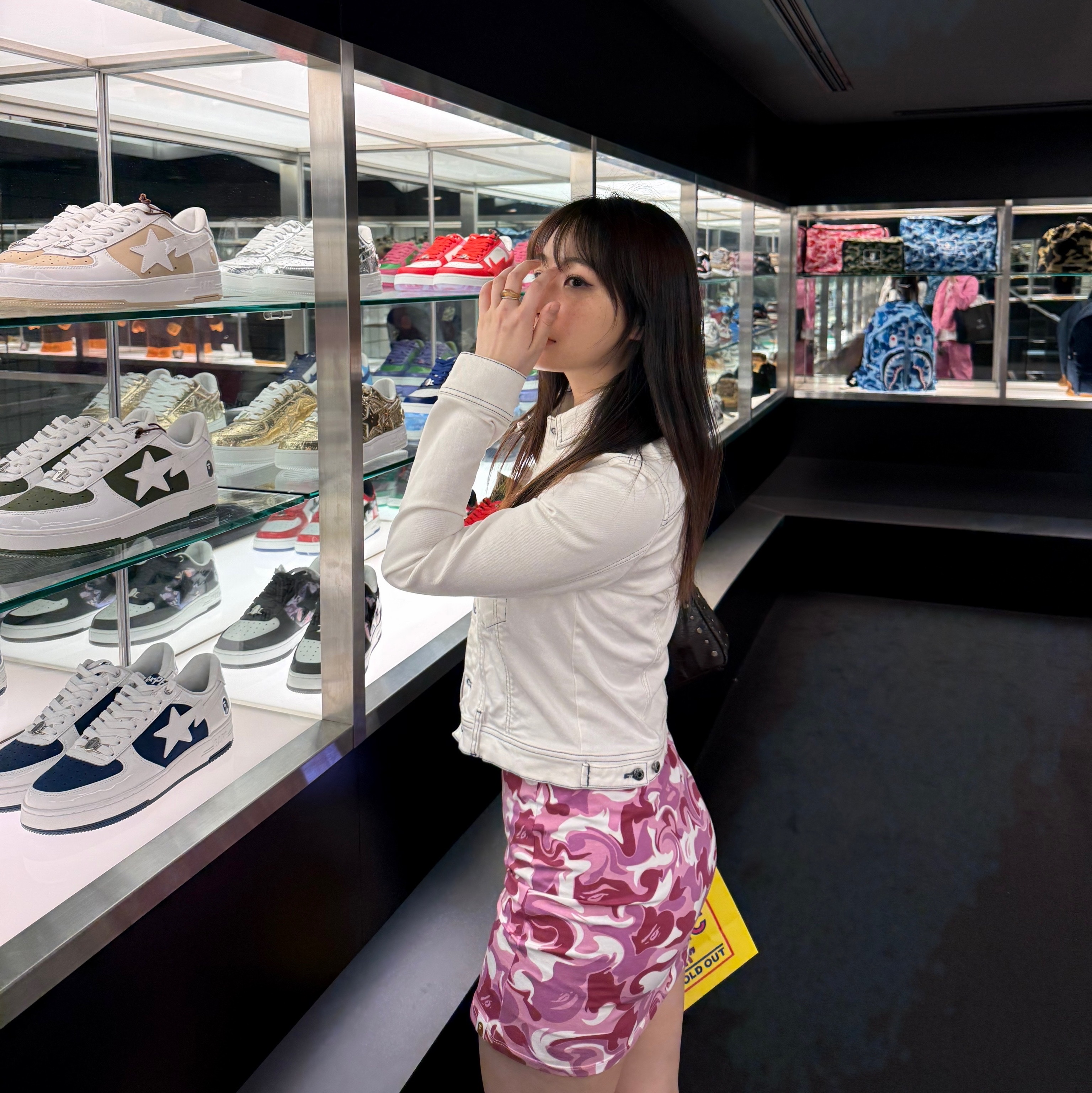 Jordan 1 x Travis Scott x Fragment Retro Low OG SP Military Blue, BAPE Sakura College T-Shirts White 착용 스타일 - 4