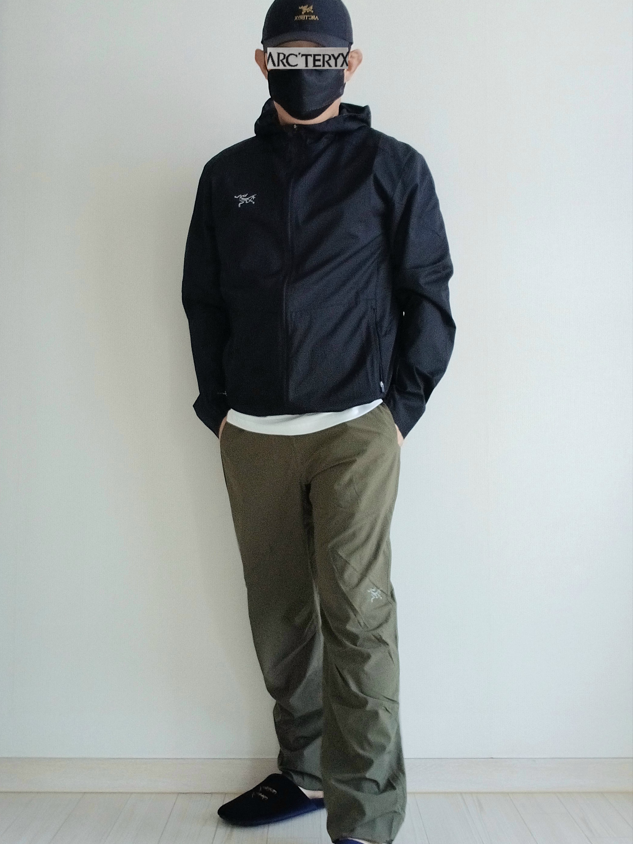 Arc'teryx Bird Word Cap 24K Black, Arc'teryx Kragg SL Cotton Blurred Bird SS T-Shirt White Light Atmos 착용 스타일 - 2