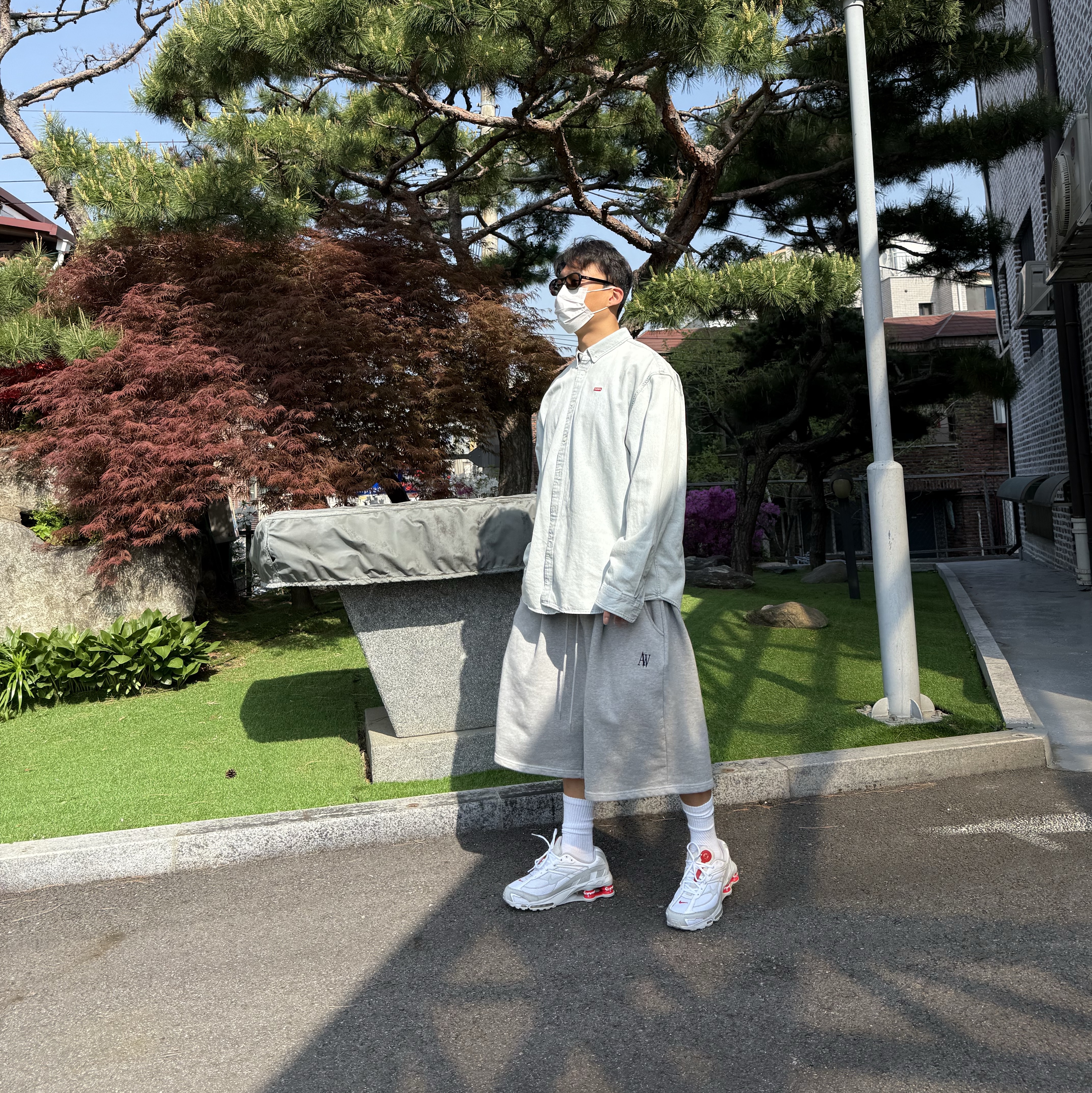 Supreme Small Box Shirt Washed Denim - 24FW, Nike x Supreme Shox Ride 2 SP White 착용 스타일 - 1