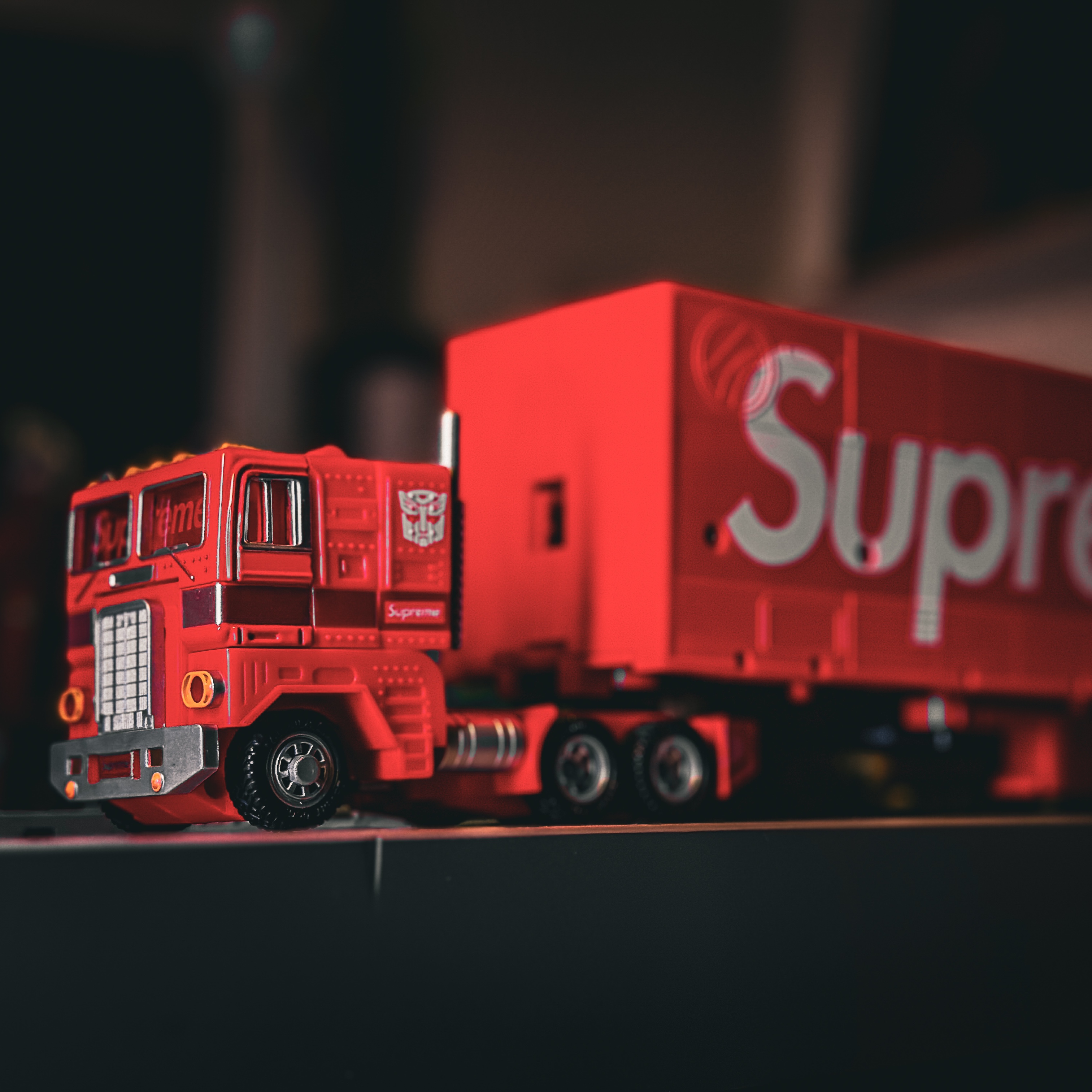Supreme x Transformers G1 Optimus Prime Figure Red - 25SS 착용 스타일 - 1
