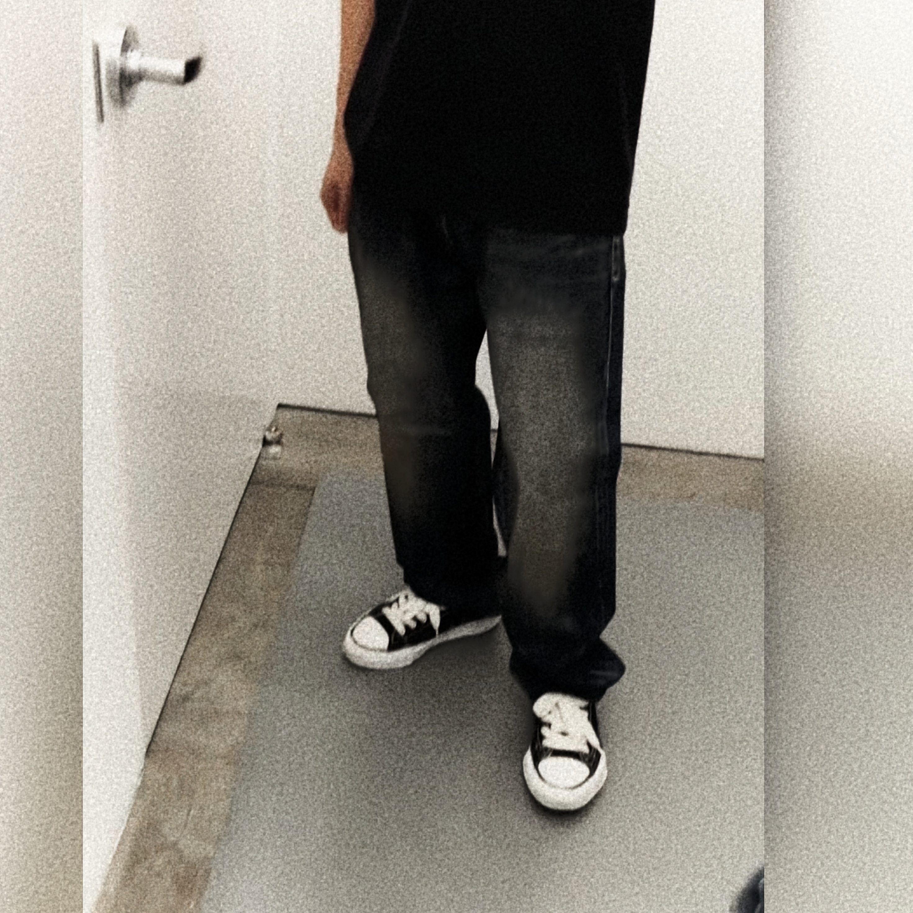 Supreme Distressed Loose Fit Selvedge Jean Washed Black - 25SS 착용 스타일