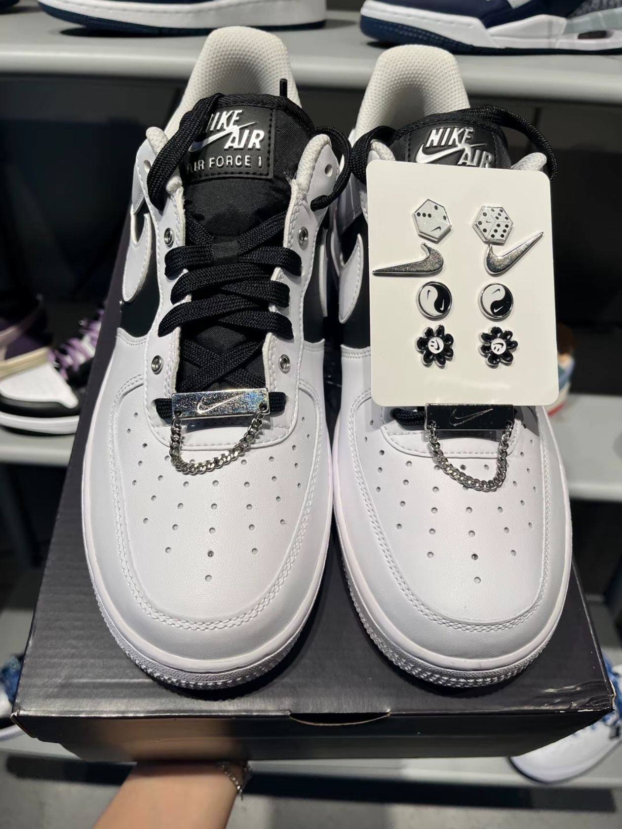 Nike Air Force 1 '07 PRM White Black 착용 스타일