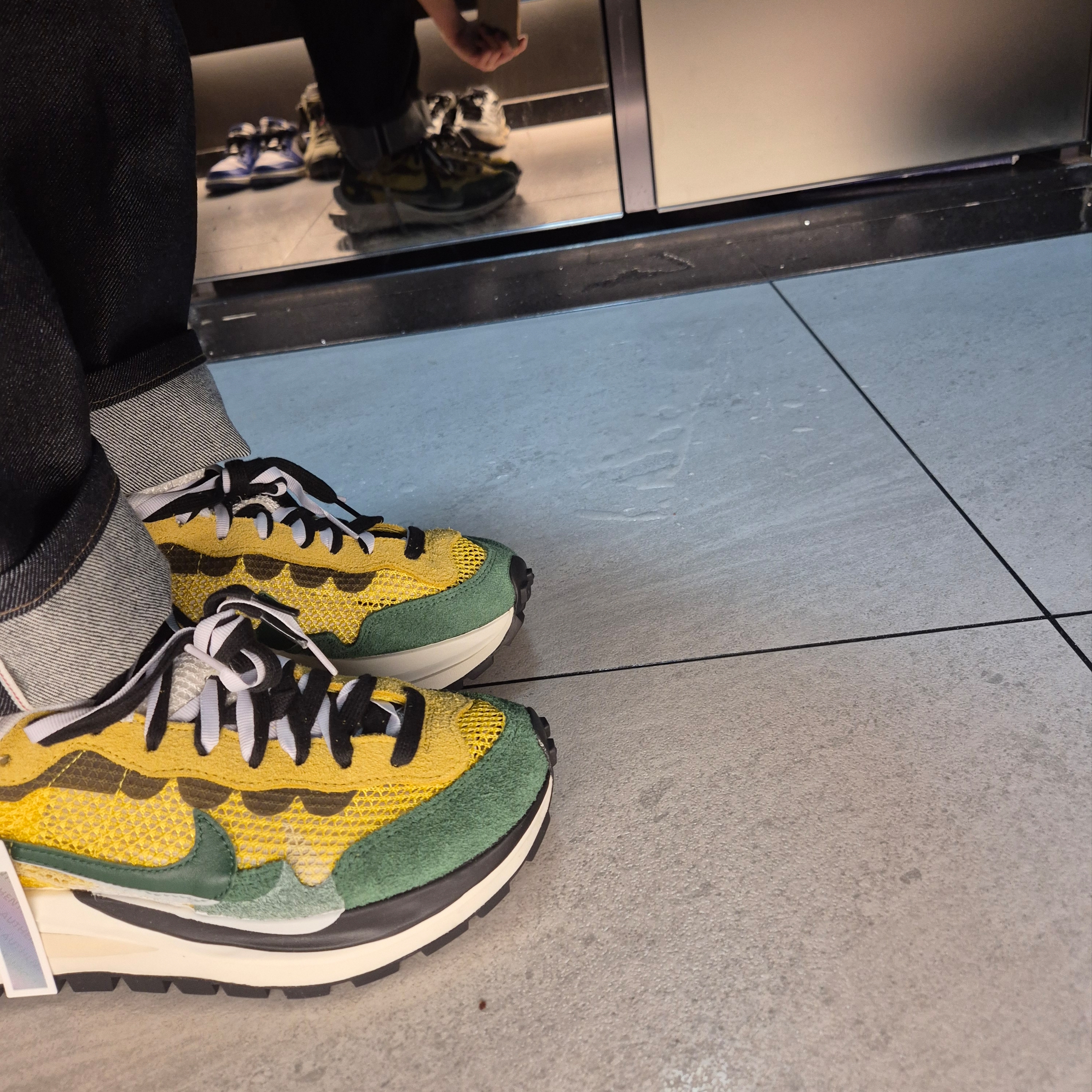 Nike x Sacai VaporWaffle Tour Yellow & Gorge Green Sail, Nike x Sacai VaporWaffle Royal Fuchsia 착용 스타일 - 8