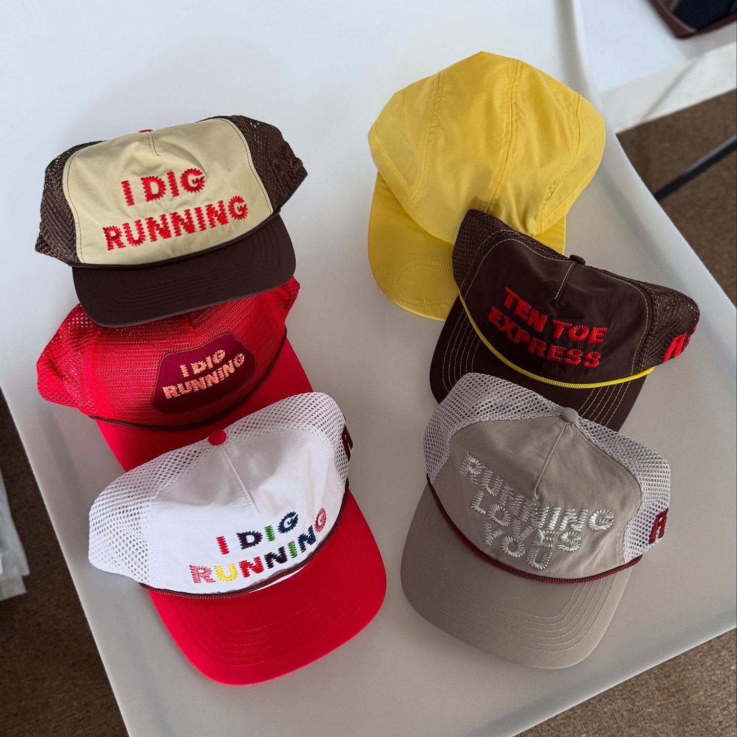 Alex Zono I Dig Running Trucker Hat OG Brown, Alex Zono Ten Toe Express Trucker Hat Brown 착용 스타일