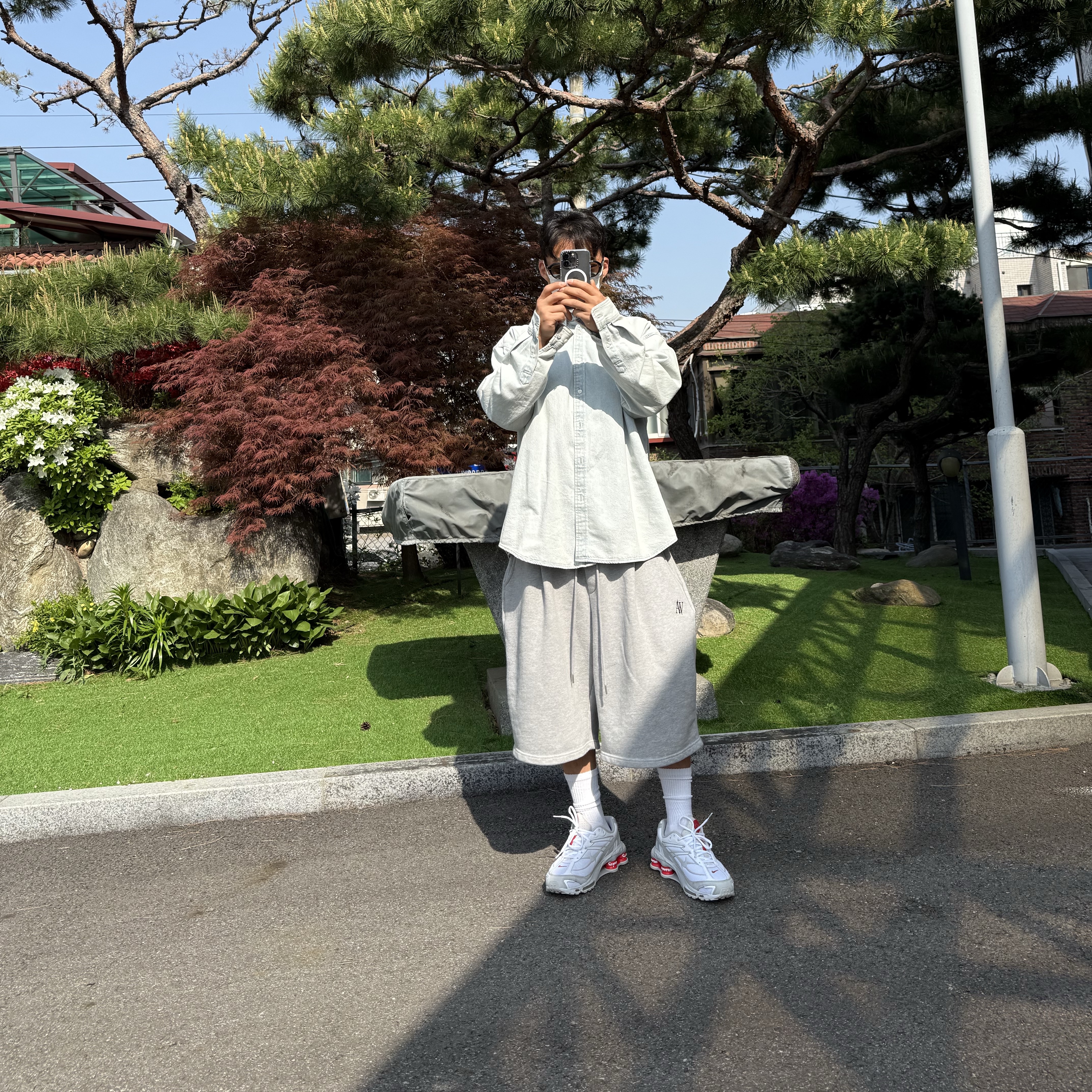 Supreme Small Box Shirt Washed Denim - 24FW, Nike x Supreme Shox Ride 2 SP White 착용 스타일 - 3