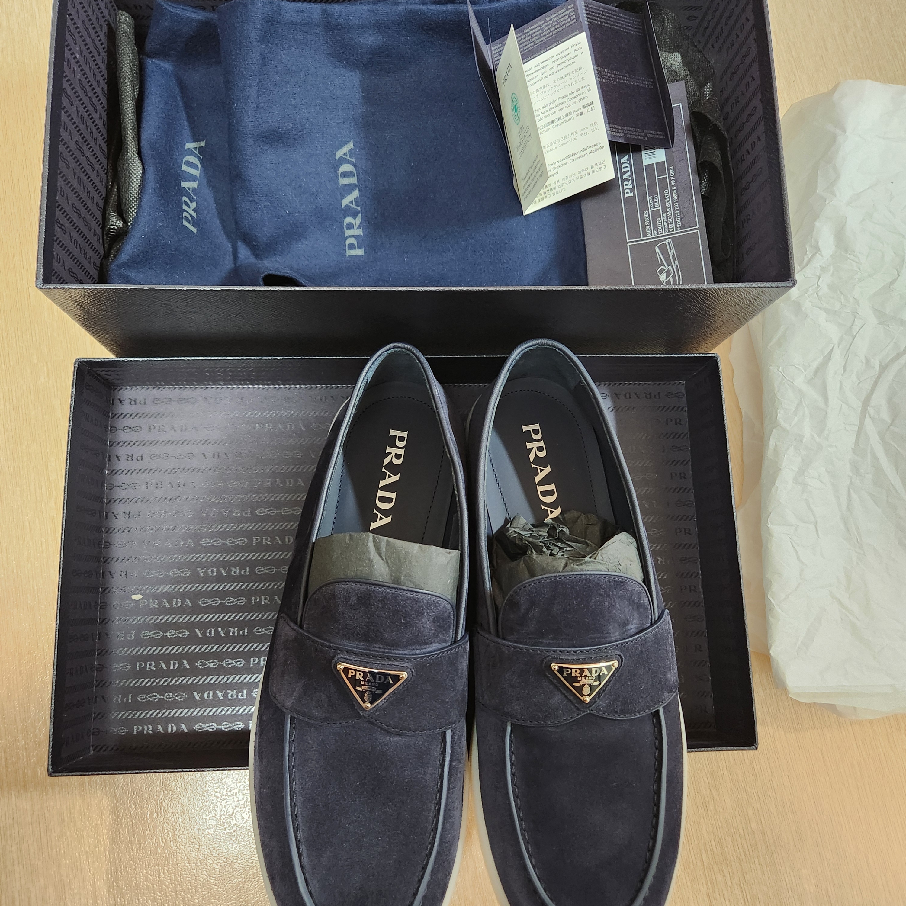 Prada Suede Loafers Navy 착용 스타일