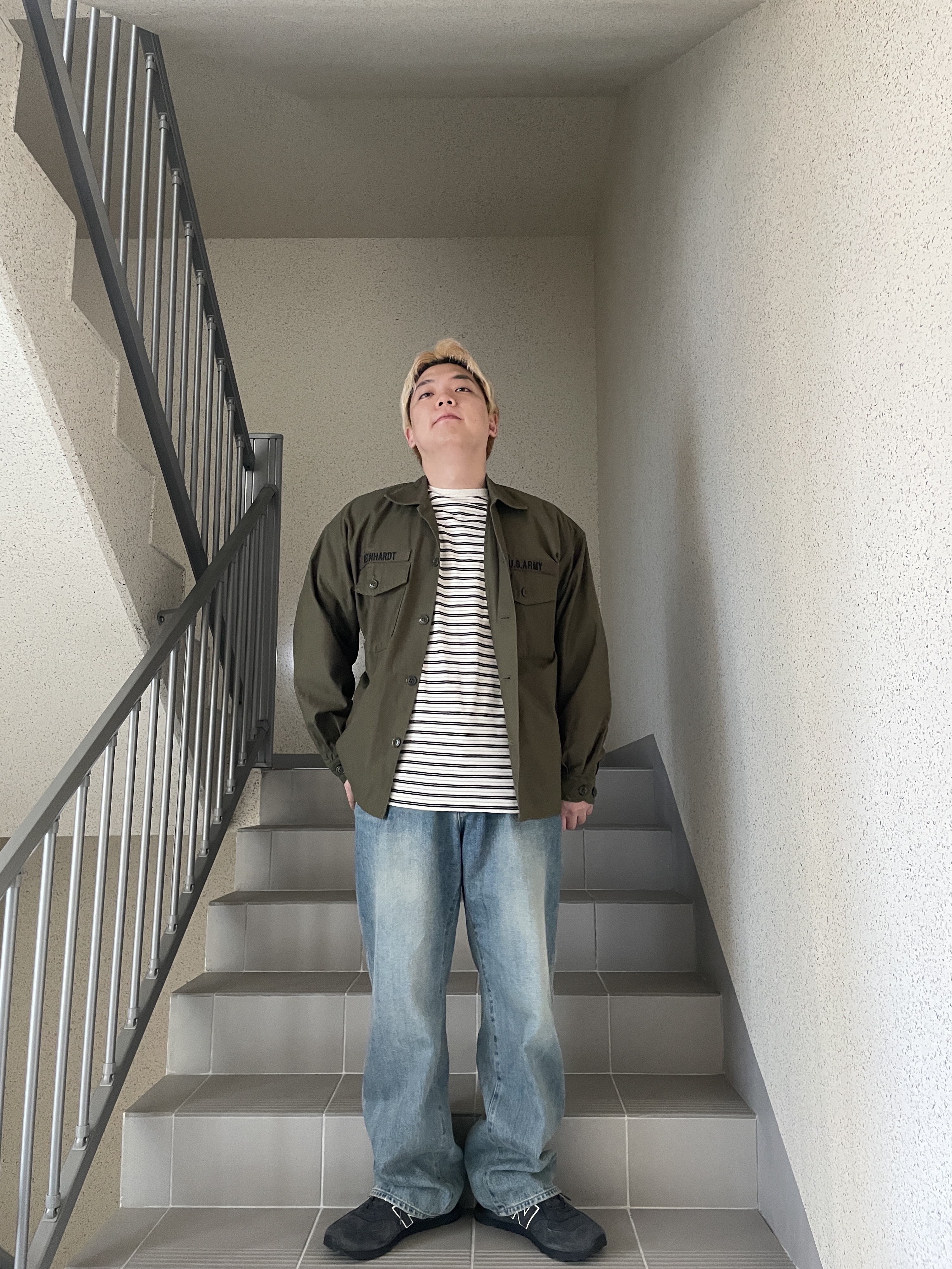 New Balance x Comme des Garcons Junya Watanabe Man 574 Suede Grey Off White, Marka Utility Shirt Olive 착용 스타일 - 4