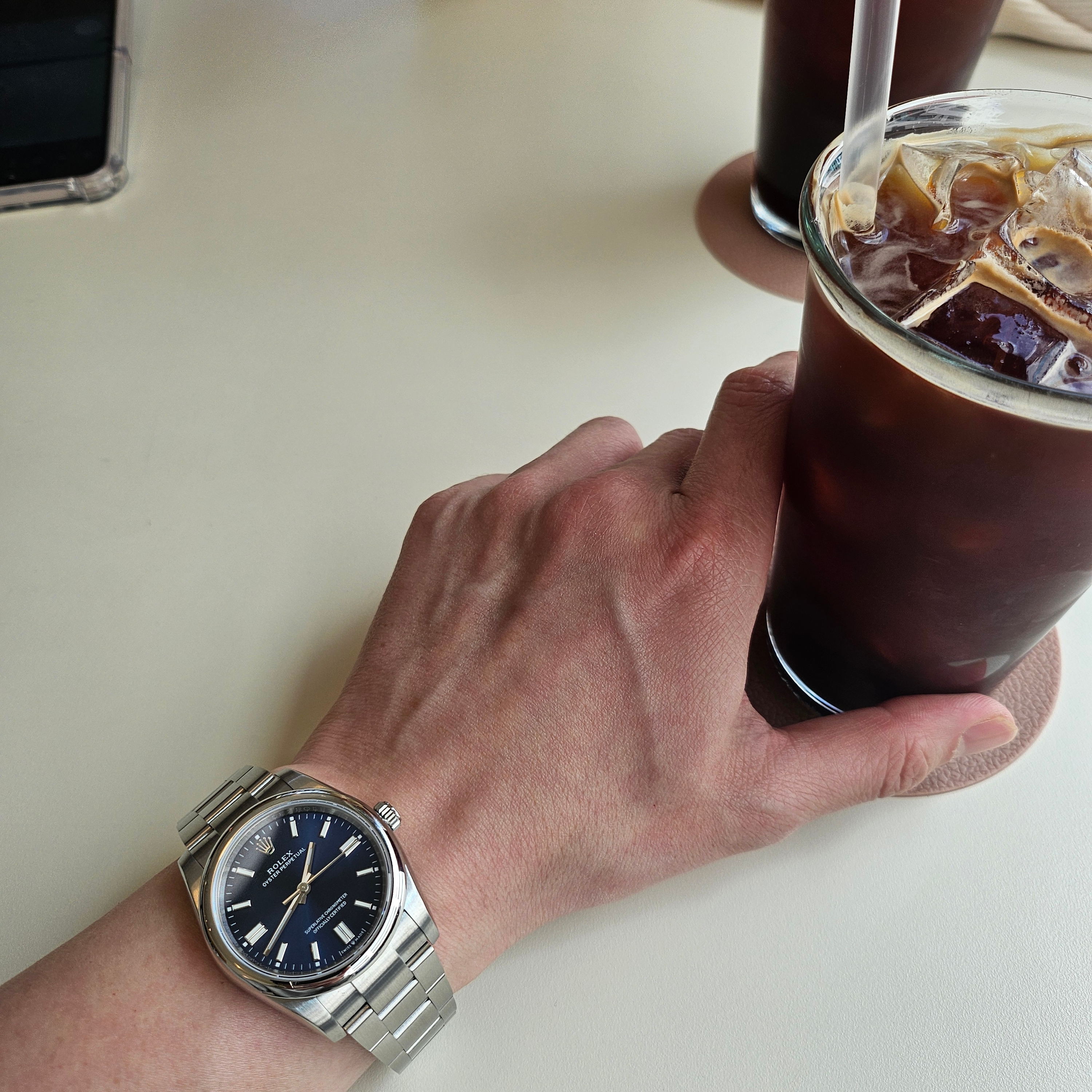 Rolex Oyster Perpetual 36mm 126000 Bright blue Oyster 착용 스타일 - 1