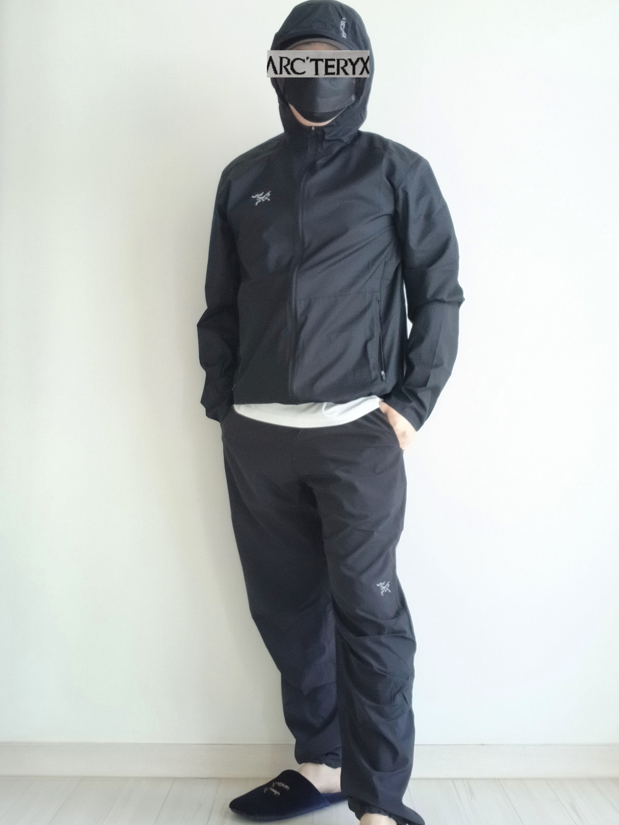 Arc'teryx Bird Word Cap 24K Black, Arc'teryx Kragg SL Cotton Blurred Bird SS T-Shirt White Light Atmos 착용 스타일 - 3