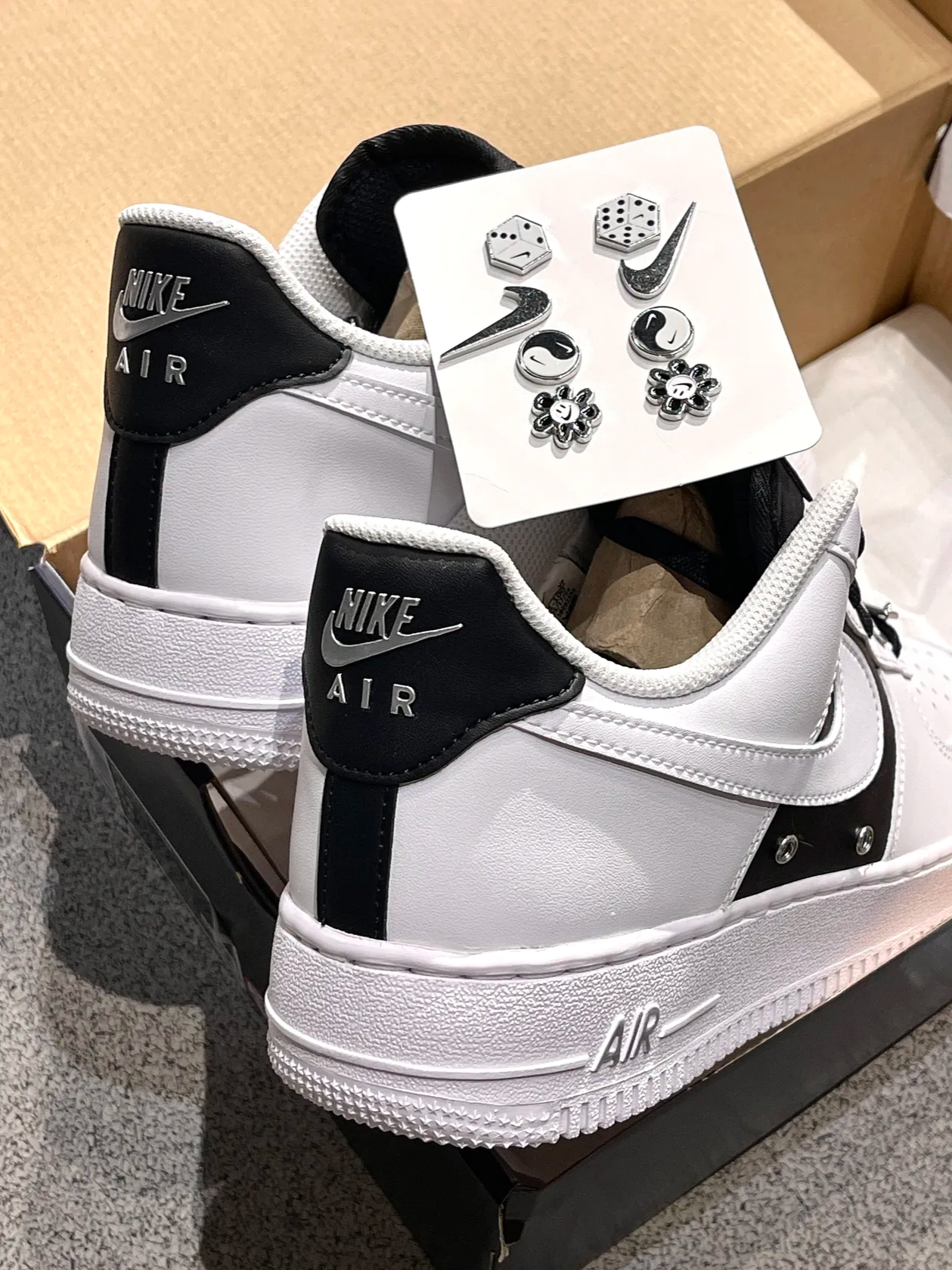 Nike Air Force 1 '07 PRM White Black 착용 스타일