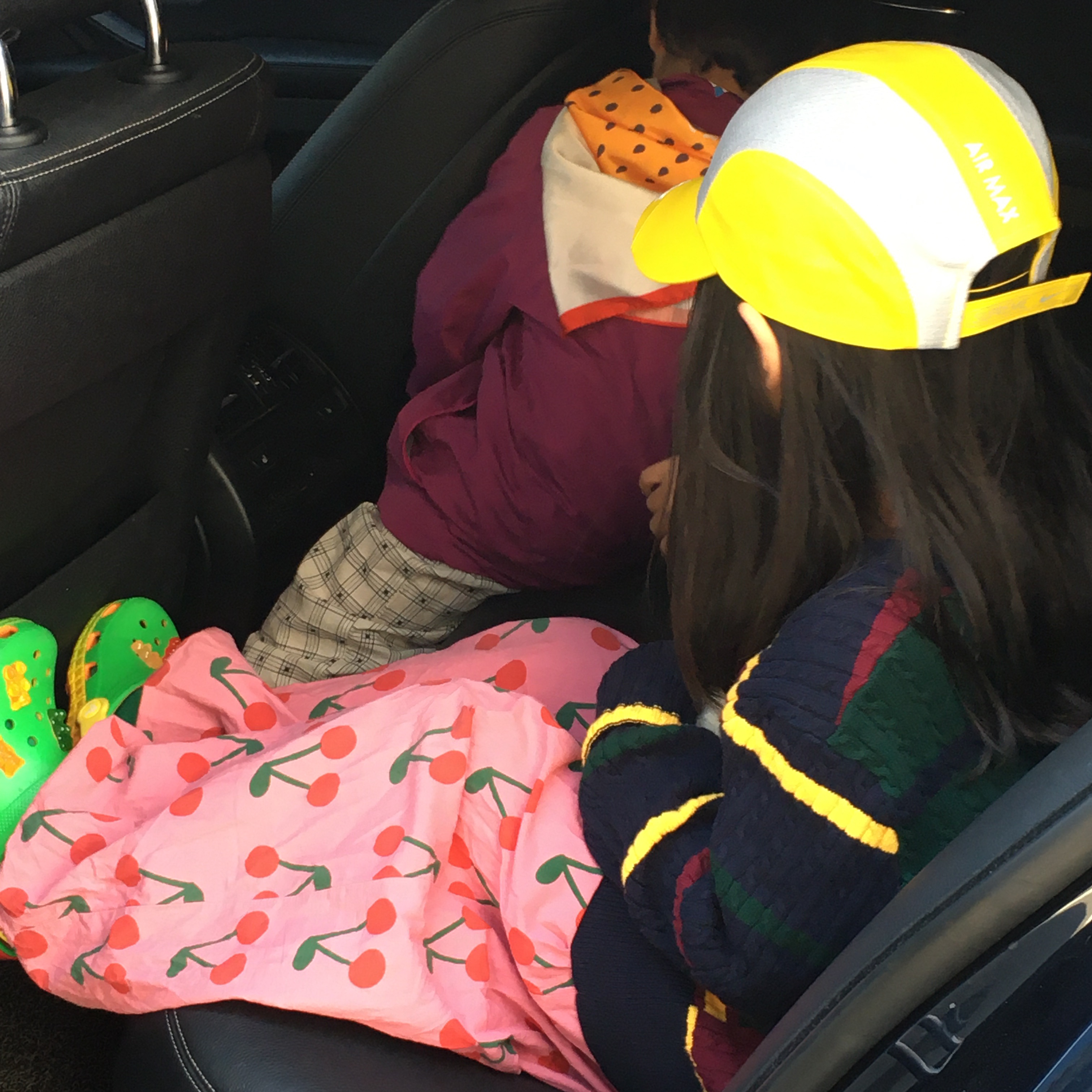 (Kids) Crocs x Haribo Classic Clog Multi, Supreme x Nike Running Hat Yellow - 25SS 착용 스타일 - 3