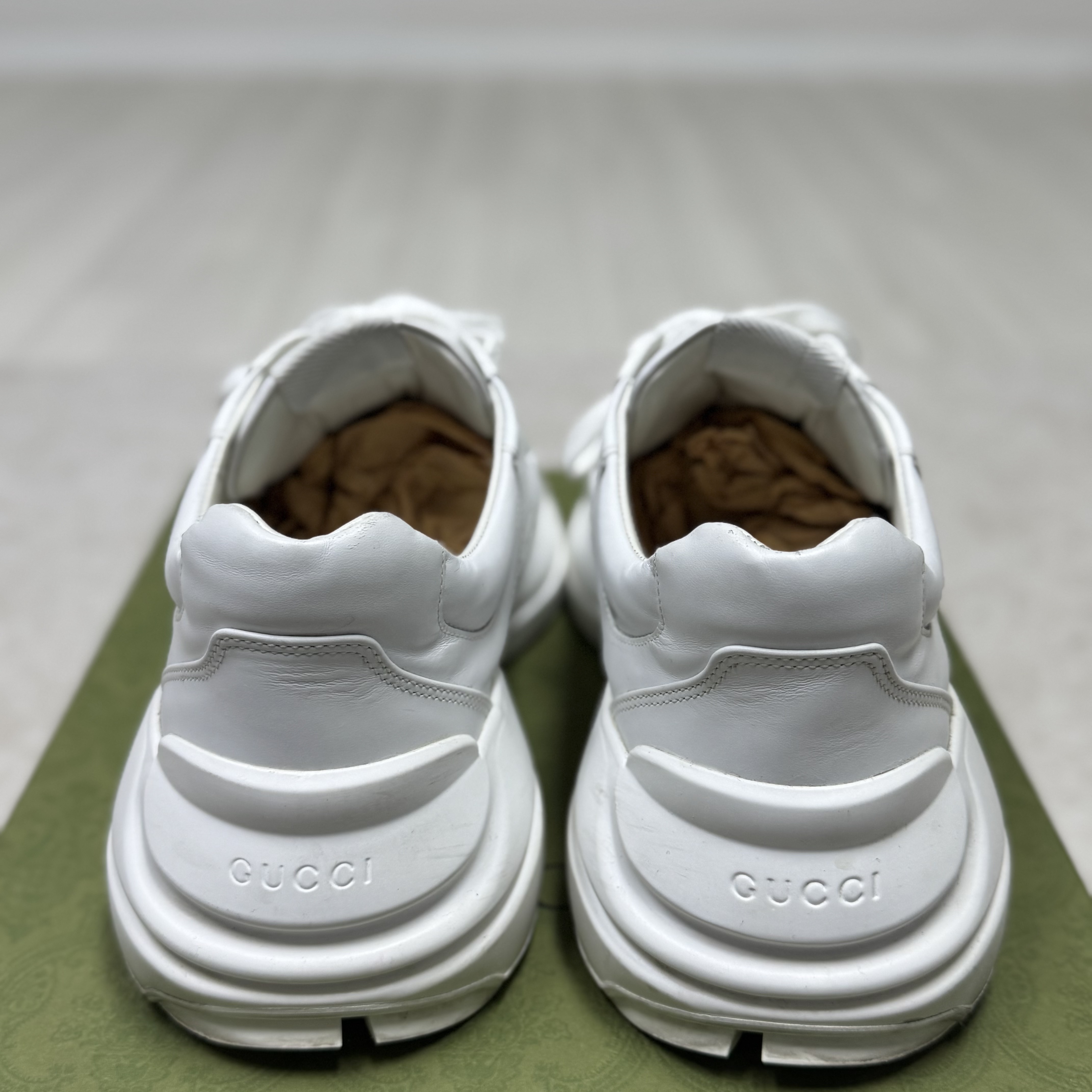 Gucci Rhyton Amour Sneakers White 착용 스타일 - 2