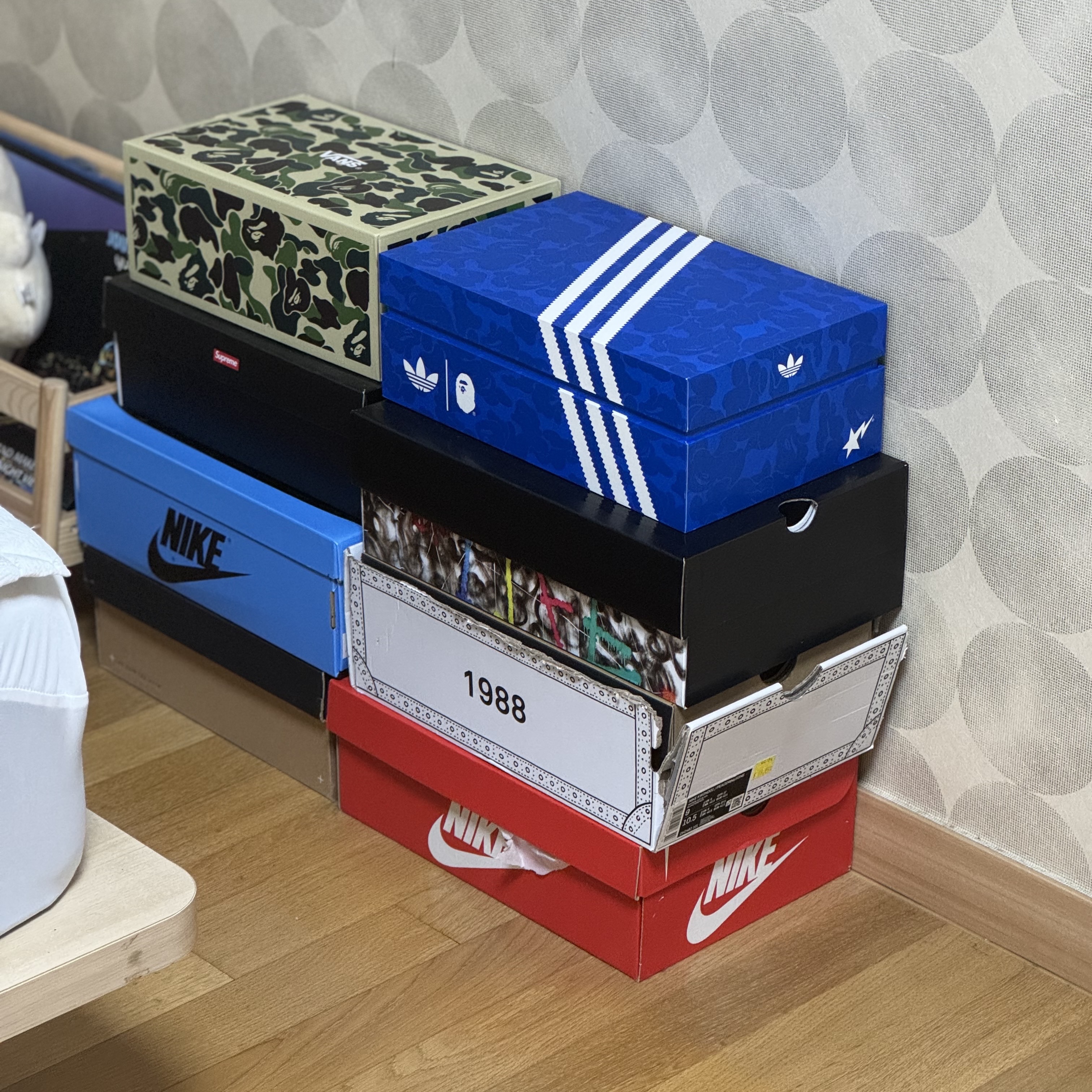 Vans x BAPE Old Skool TB LX Black, Adidas x BAPE Superstar Vintage Cloud White Core Black 착용 스타일
