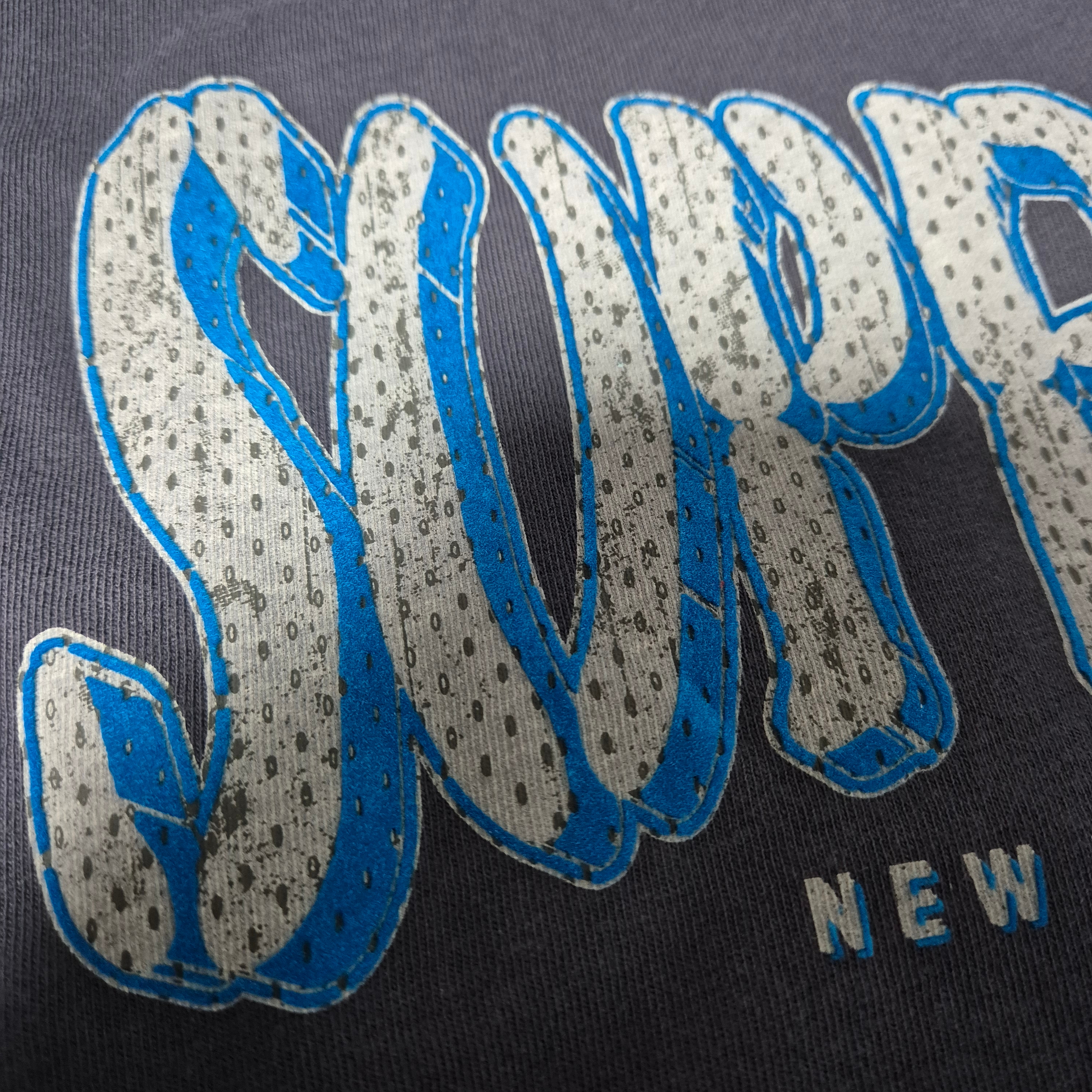 Supreme Flocked Washed S/S Top Dusty Navy - 25SS 착용 스타일 - 4