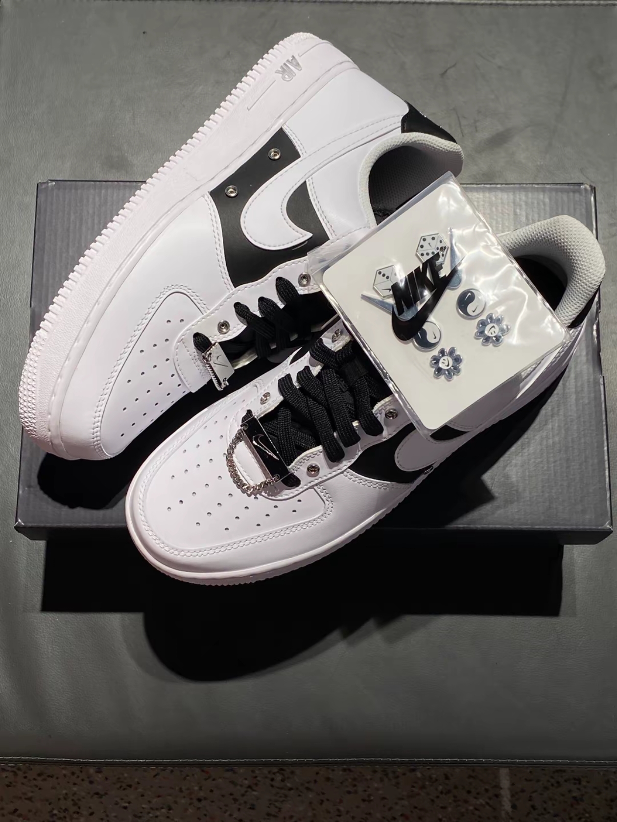 Nike Air Force 1 '07 PRM White Black 착용 스타일