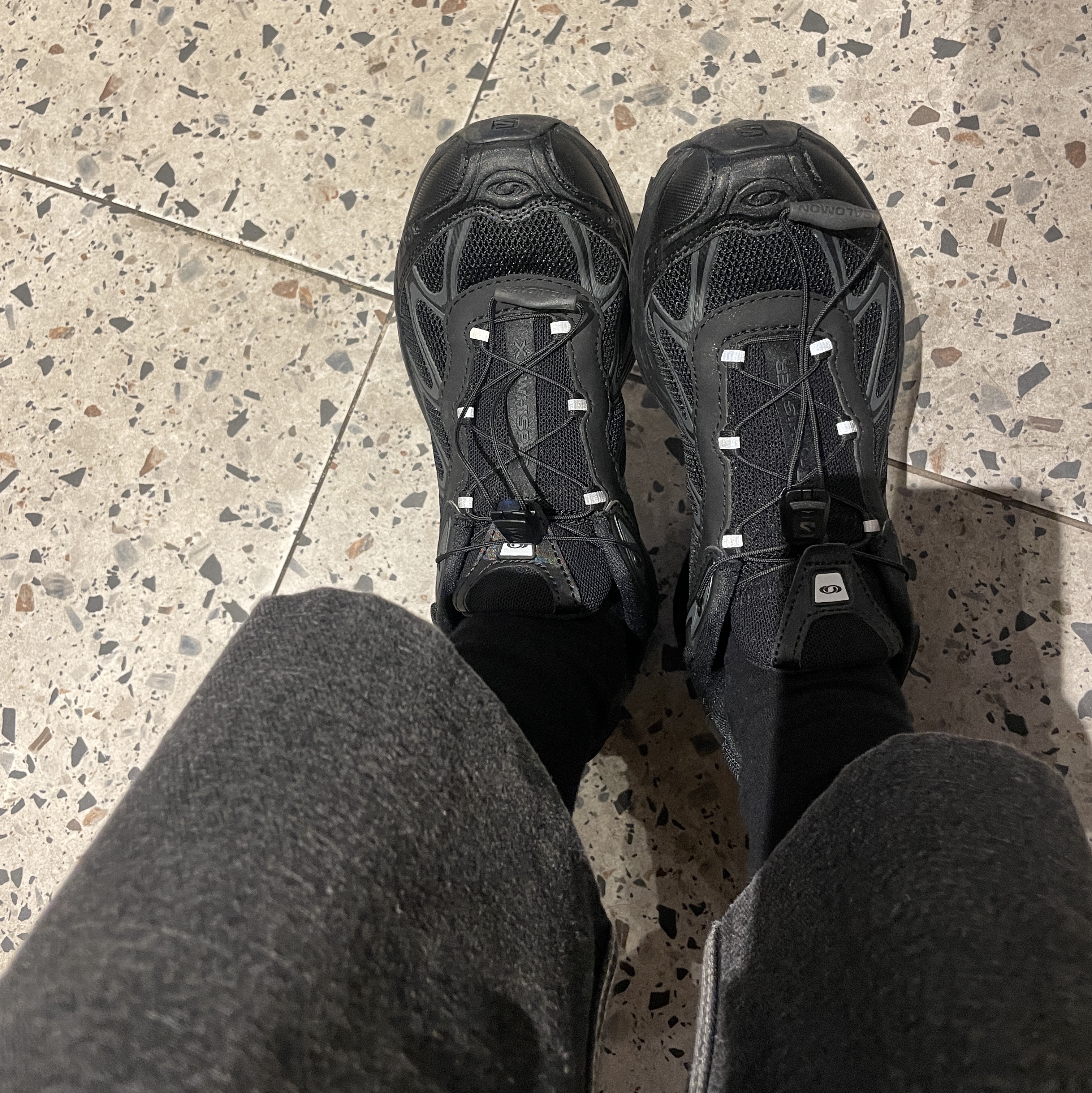 Salomon XT-Whisper Black Asphalt 착용 스타일