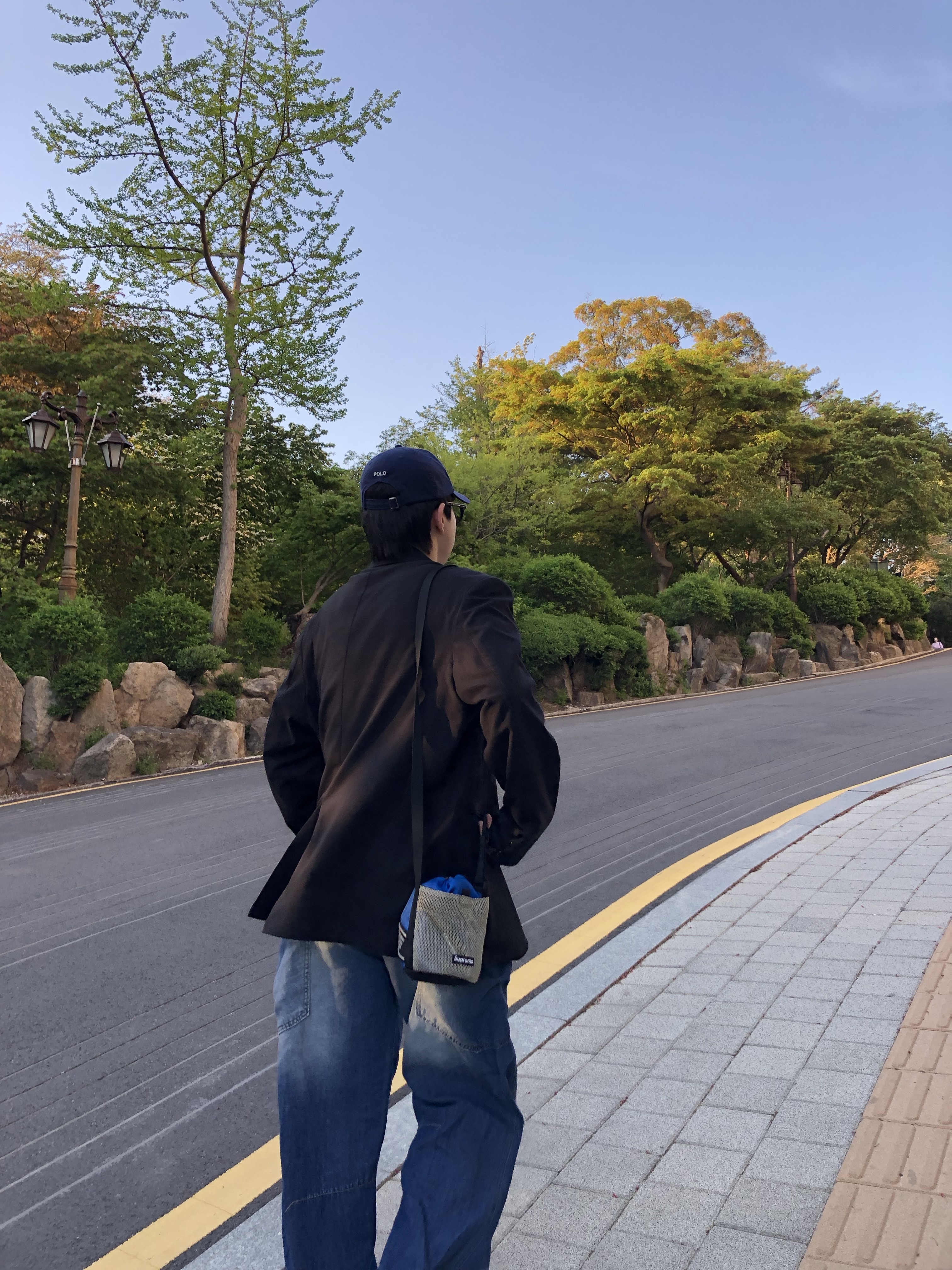 Adidas Samba ADV Black, Supreme Shoulder Bag Blue - 23FW 착용 스타일 - 3