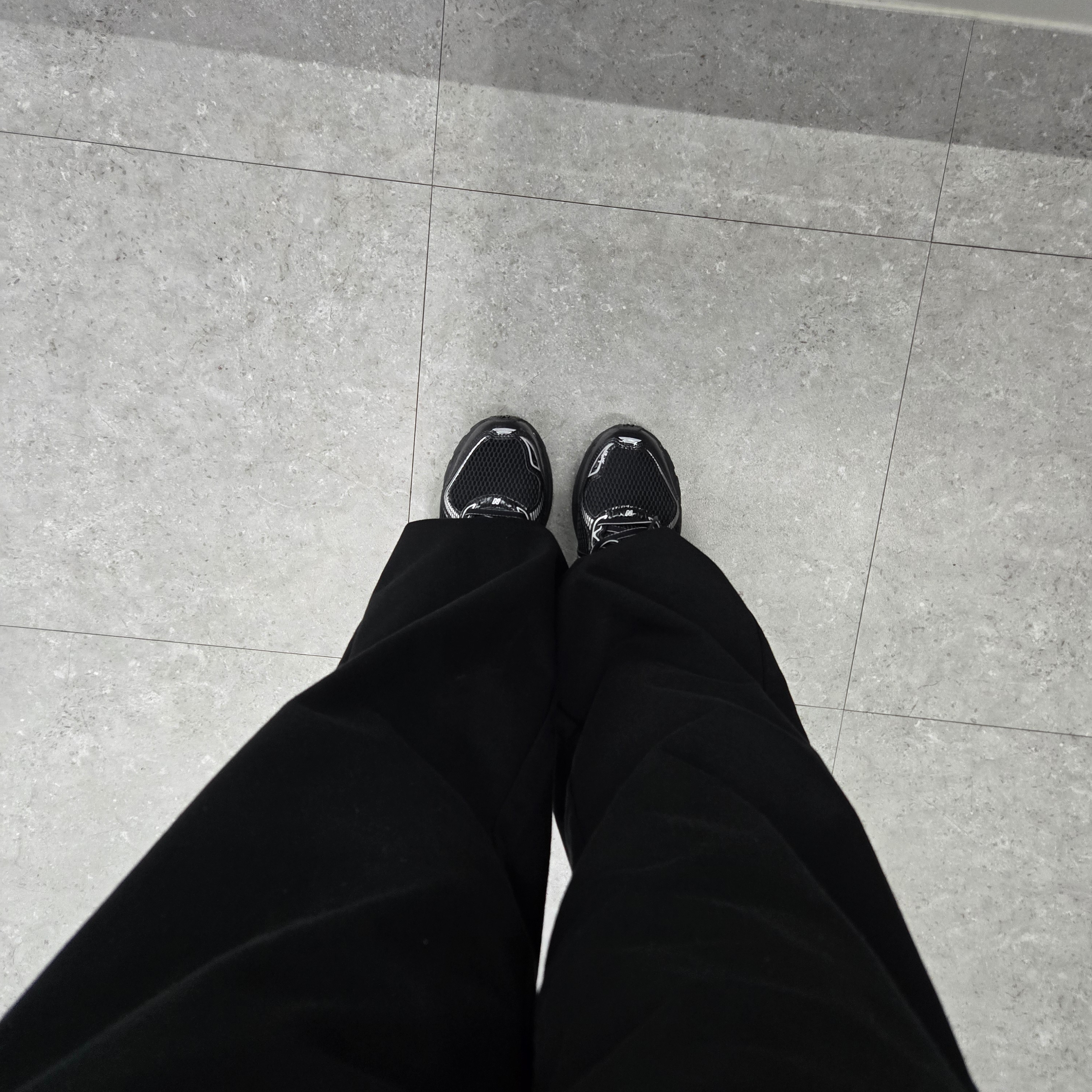 New Balance 860v2 Black Grey 착용 스타일