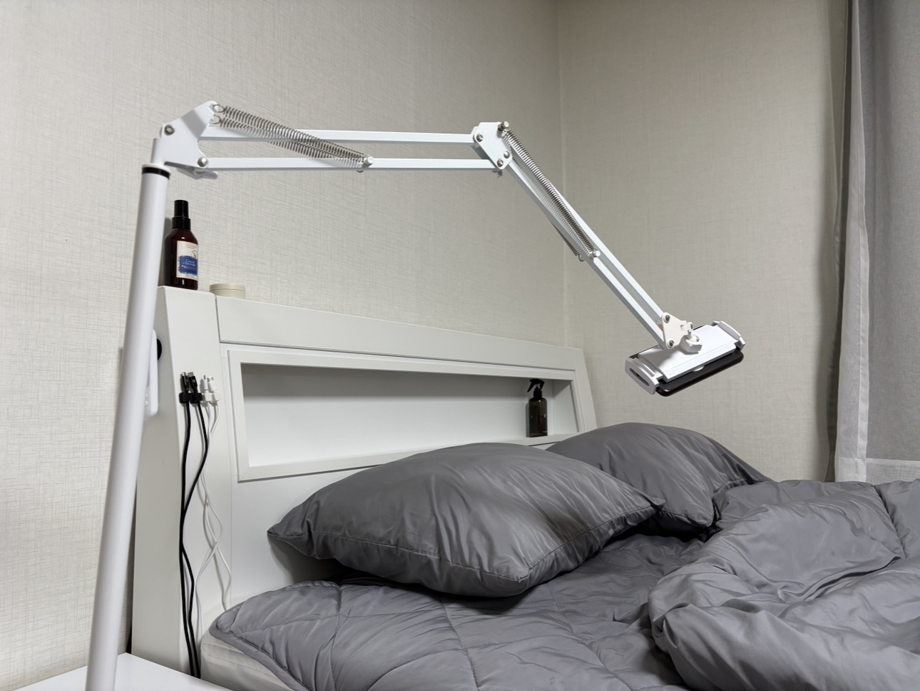 SINJIMORU Stand Type Smartphone Tablet Holder iPhone iPad Jabara White, SINJIMORU Magnetic Charging Cable Organizer Holder Black 착용 스타일