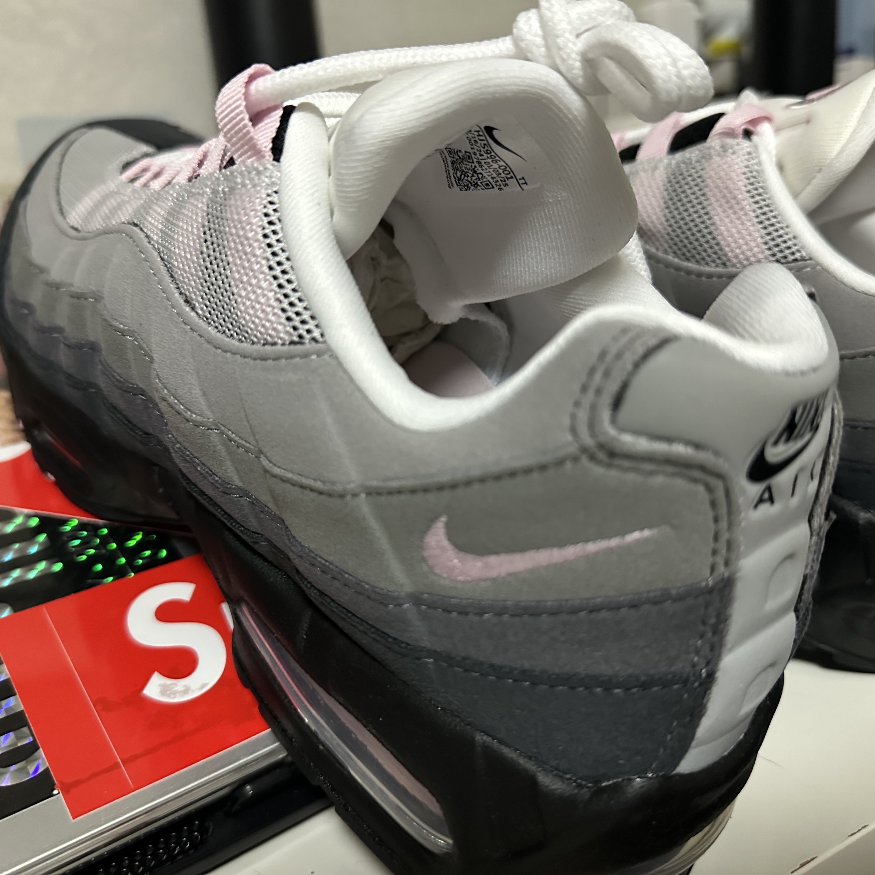 (W) Nike Air Max 95 Pink Foam 착용 스타일